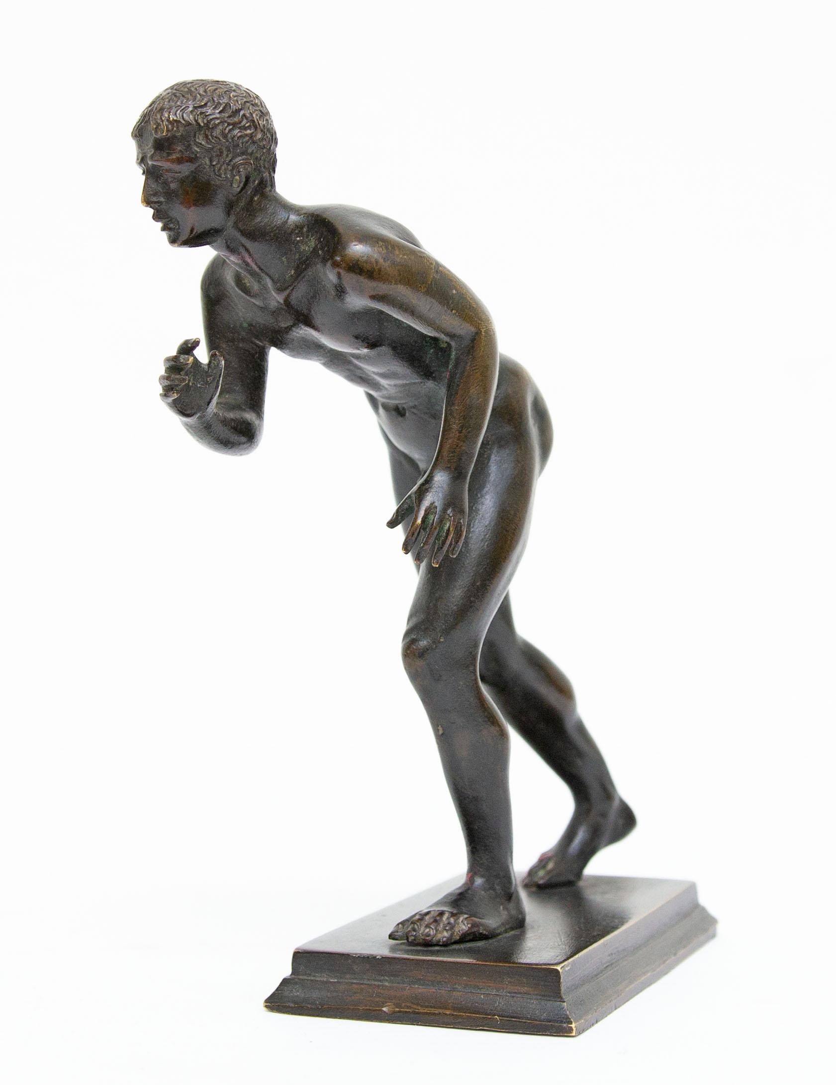 Sculpture ancienne en bronze. Le coureur d'Herculanum. D'après le modèle antique de la Villa des Papyri d'Herculanum, aujourd'hui conservé au Musée royal de Naples.