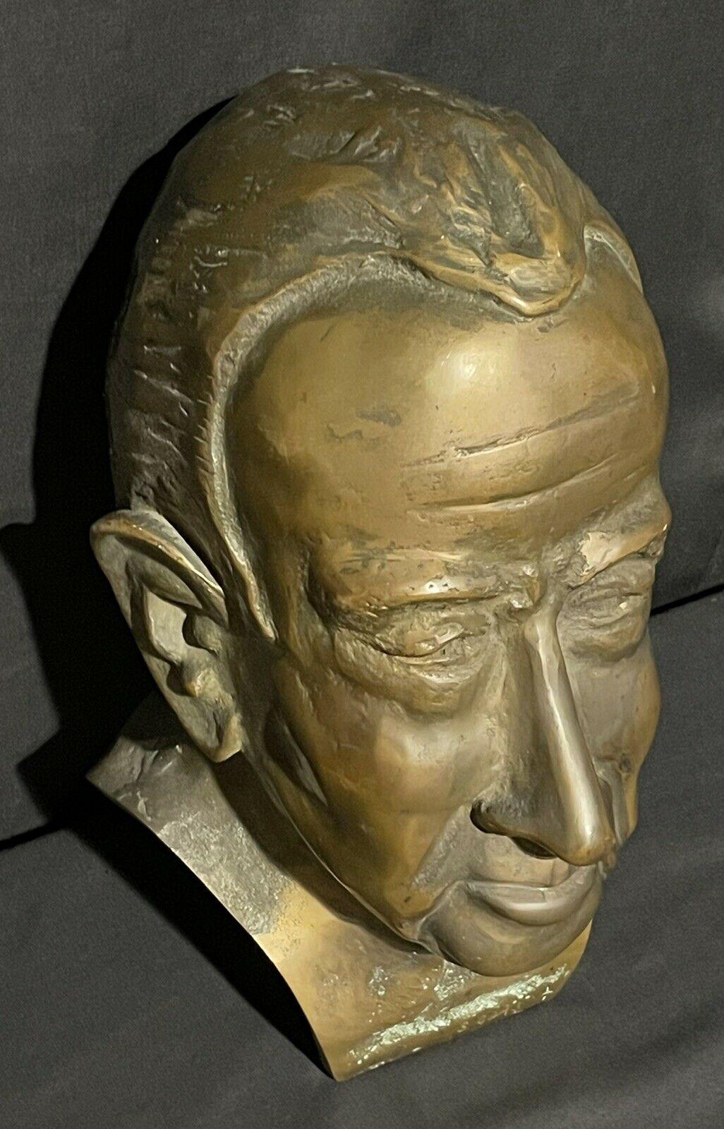 ORIGINAL PERIOD BRONZE HEAD SCULPTURE Präsident RICHARD NIXON  (Gold), Figurative Sculpture, von Unknown
