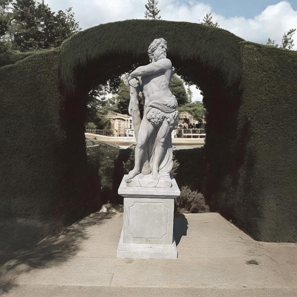 Sculptures de jardin italiennes en pierre du sujet mythologique d'Hercule en vente 12