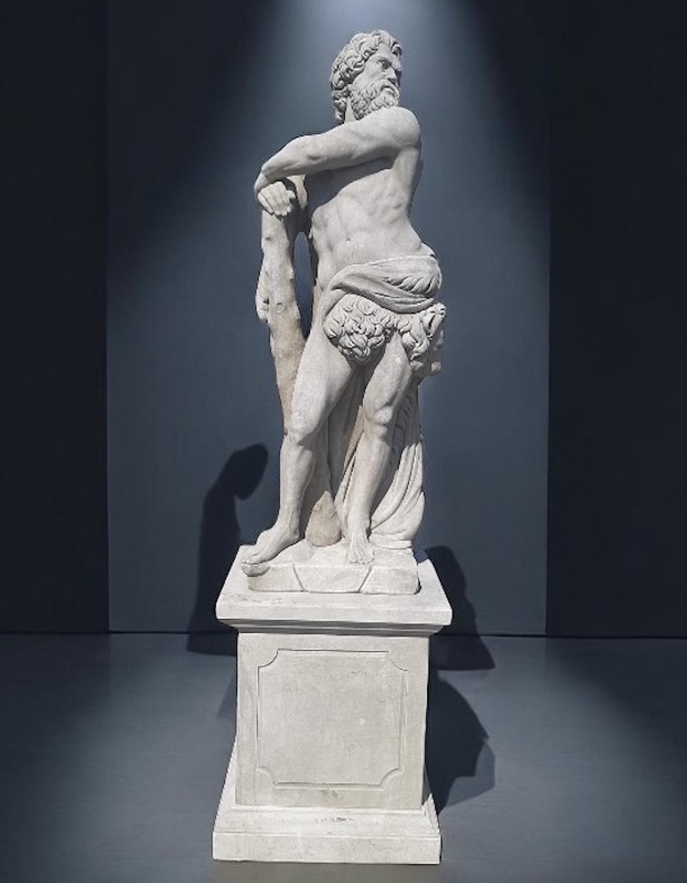 
Sujet mythologique finement sculpté en calcaire de Vicence représentant Hercule, en excellent état, provenant d'un domaine de Vénétie. Décoration intemporelle pour votre intérieur ou votre jardin. 
Dimensions : Statues cm 180, base cm 85.