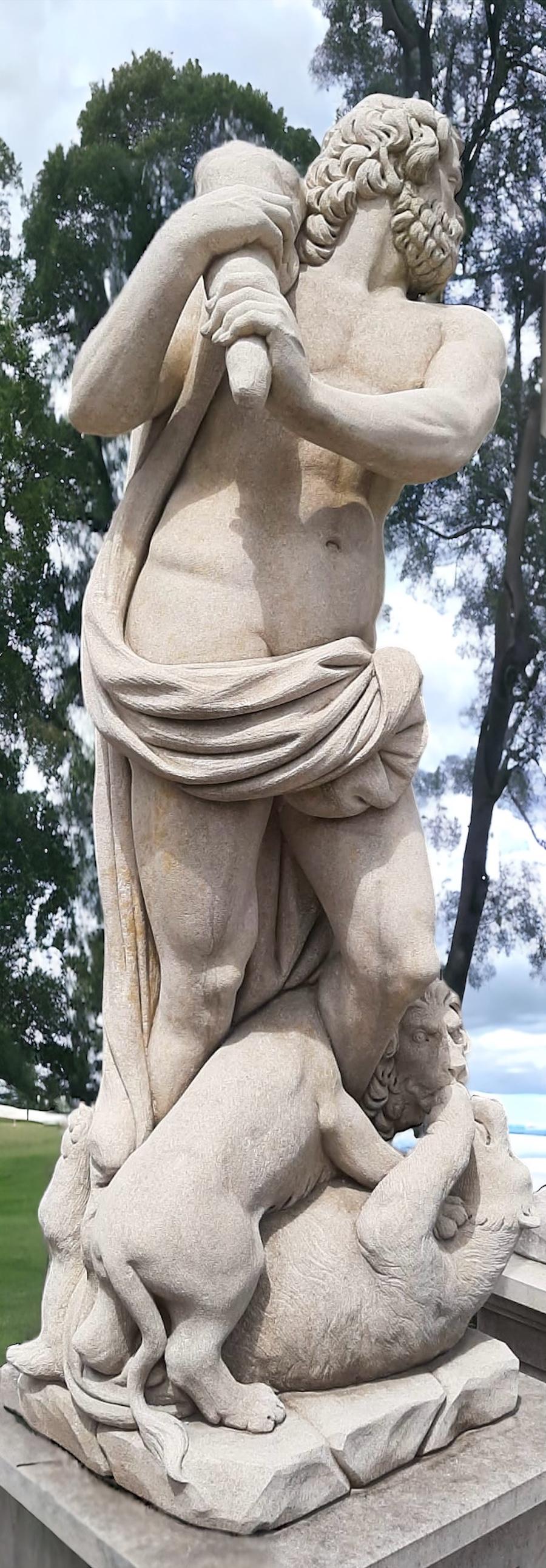 Esculturas italianas de piedra para exteriores de Hércules, tema mitológico - Figurative Sculpture Verde de Unknown