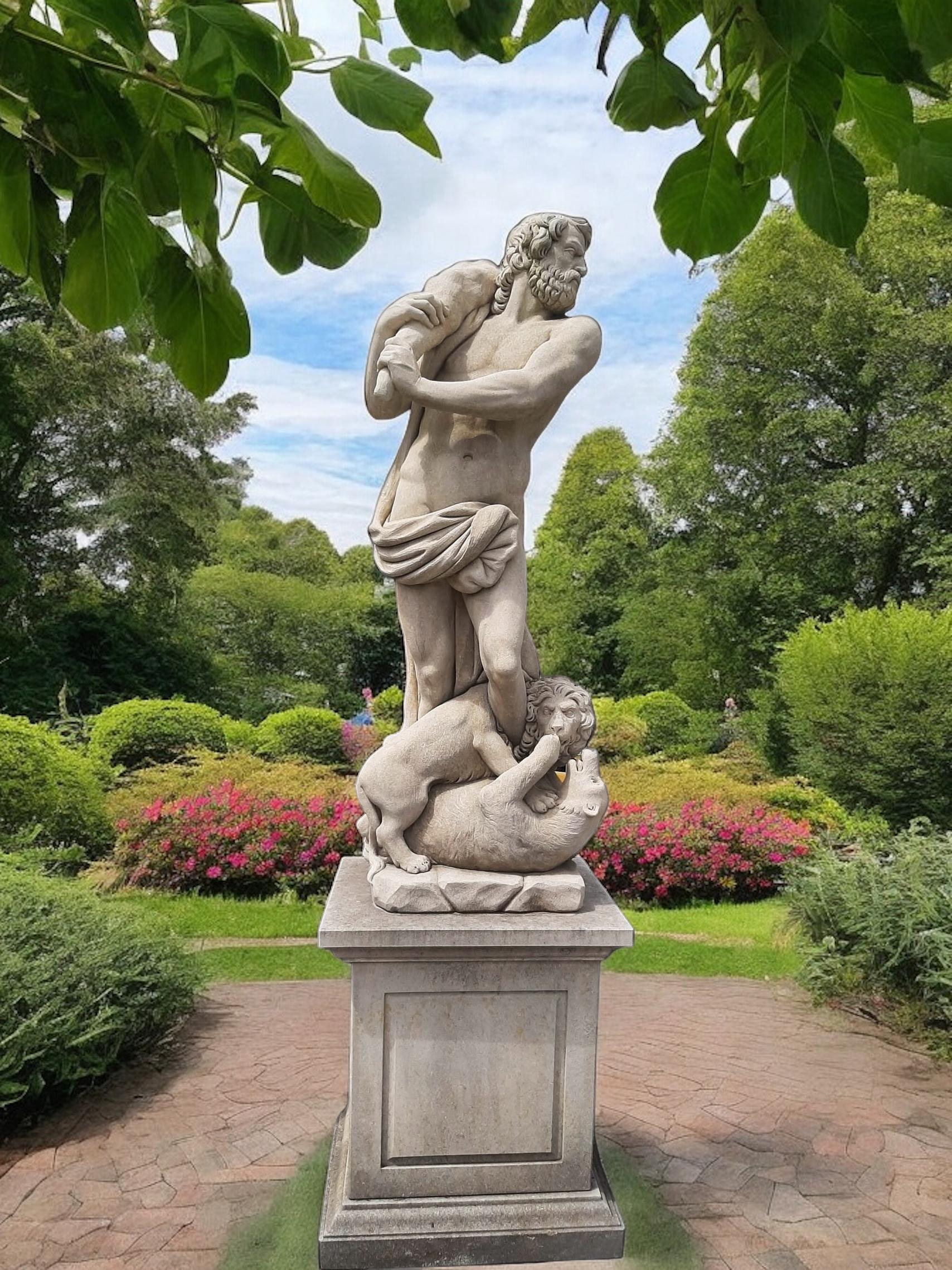 
Tema mitológico finamente tallado en piedra caliza de Vicenza de Hércules en excelente estado procedente de una finca del Véneto. Decoración intemporal para tu interior o jardín. 
Medidas: Estatuas cm 180, base cm 85.