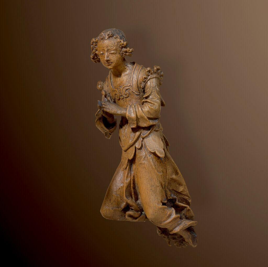 Paire d'anges volants - Marron Figurative Sculpture par Unknown