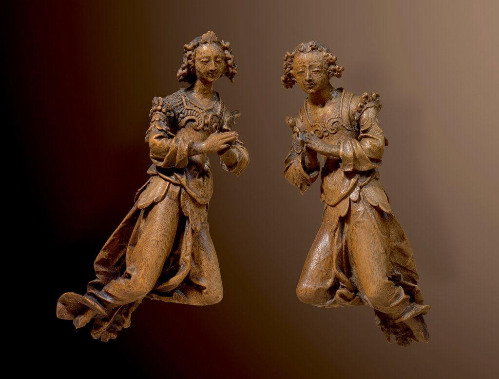 Unknown Figurative Sculpture - Pair Flying Angels