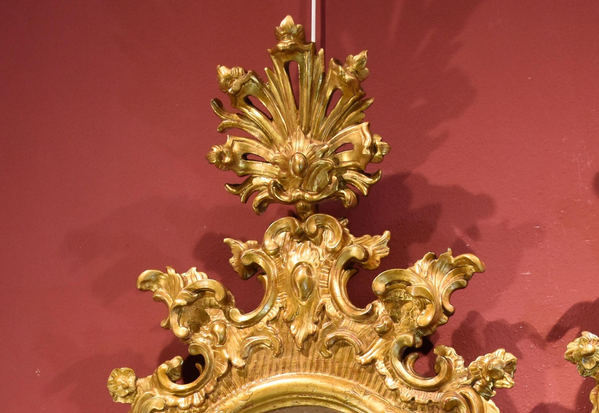 Paire de miroirs de Venise du 18ème siècle de hauteur, 130 cm en bois et verre doré - Maîtres anciens Sculpture par Unknown