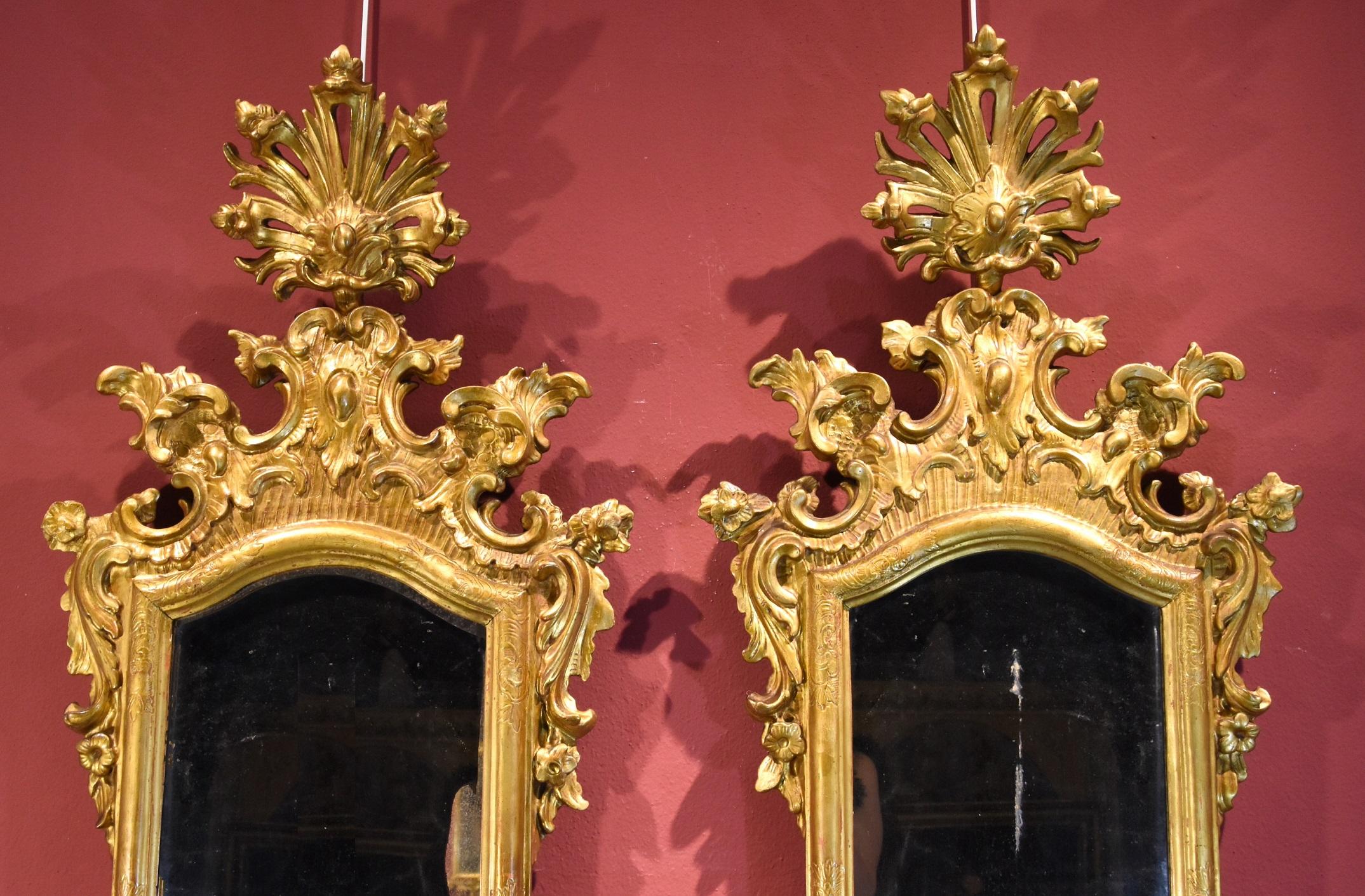 Paire de miroirs de Venise du 18ème siècle de hauteur, 130 cm en bois et verre doré en vente 2