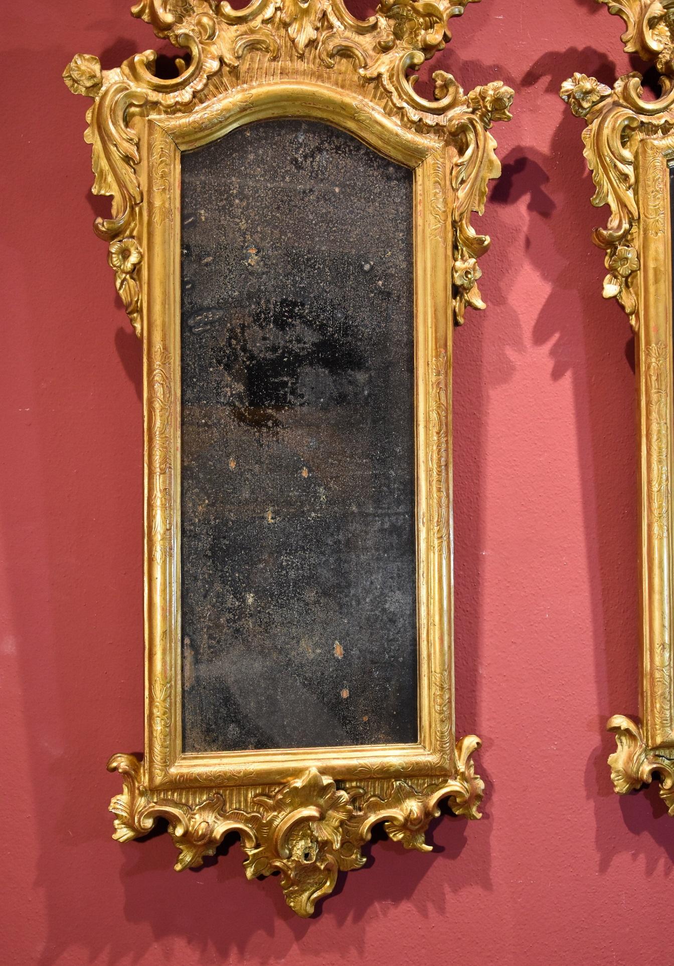 Paire de miroirs de Venise du 18ème siècle de hauteur, 130 cm en bois et verre doré en vente 3
