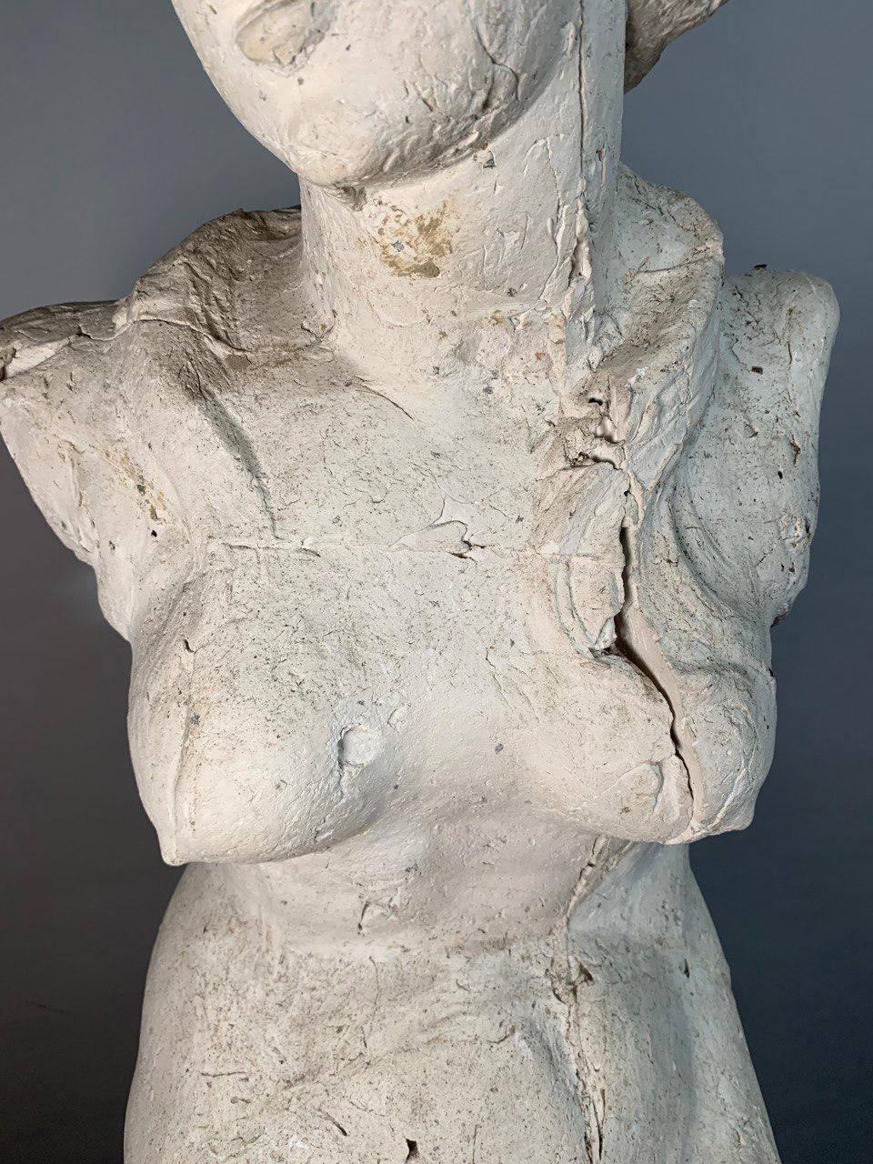 Paire de sculptures baroques à figures de scagliola du XVIIe siècle - Sirenes à double queue en vente 9