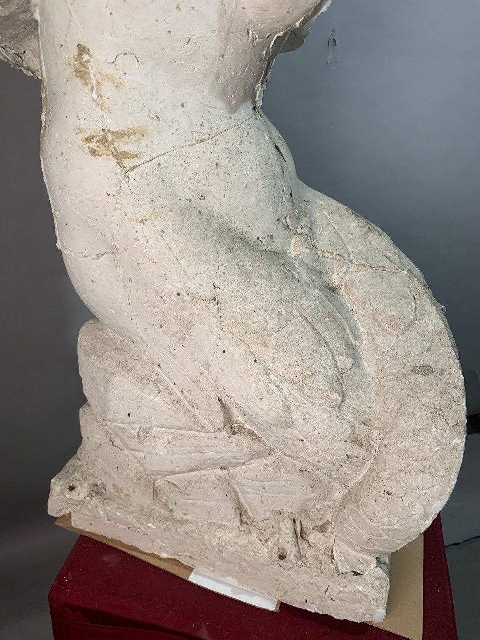 Paire de sculptures baroques à figures de scagliola du XVIIe siècle - Sirenes à double queue en vente 10