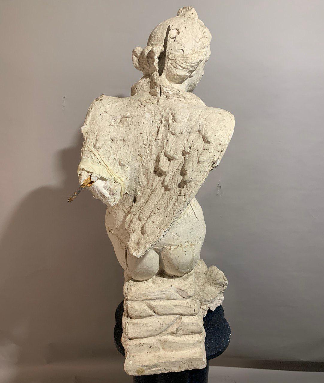 Paire de sculptures baroques à figures de scagliola du XVIIe siècle - Sirenes à double queue en vente 13