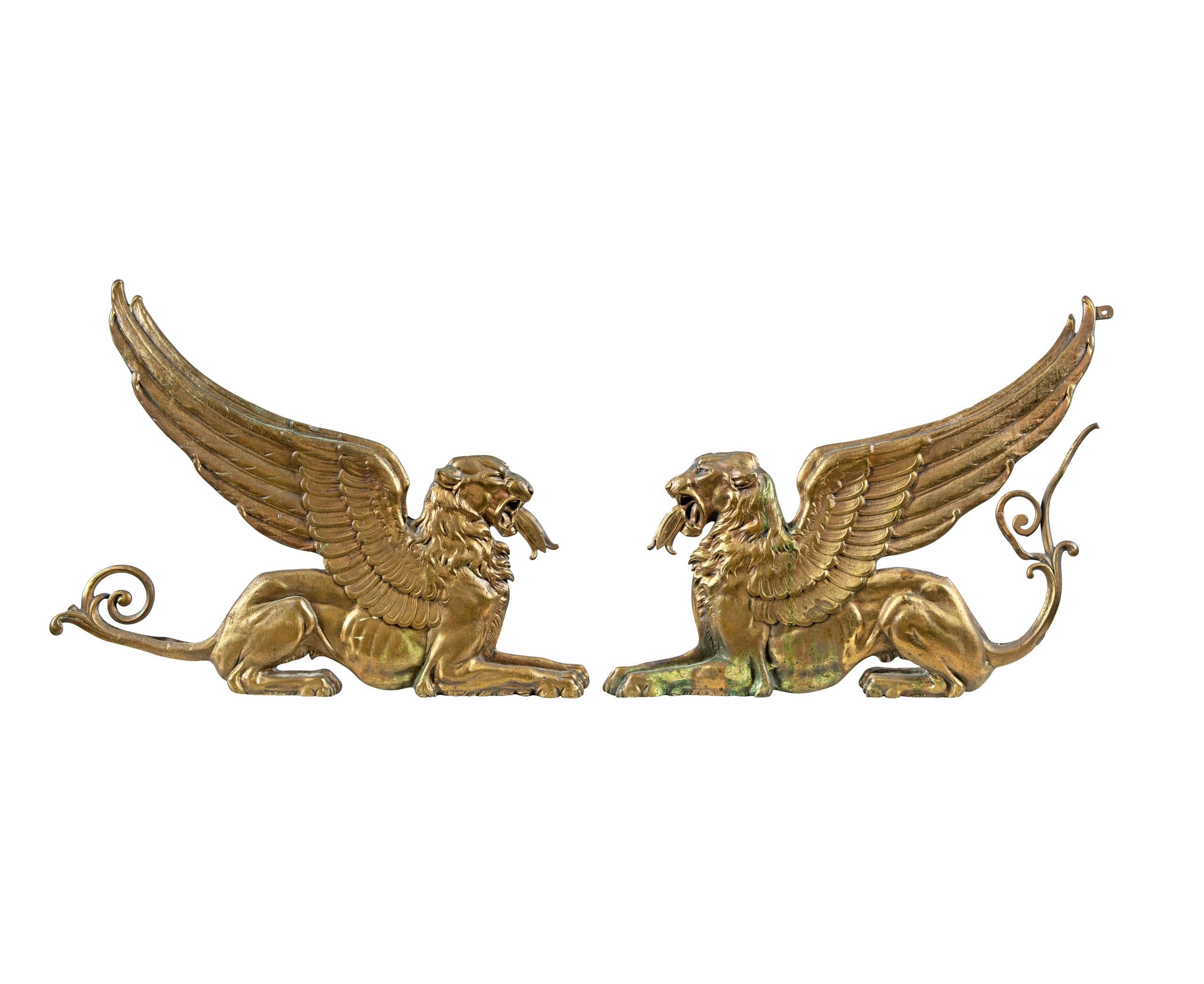 Pair of 18th-19th century Andirons Sculptures - Winged lions -  bronze Italy