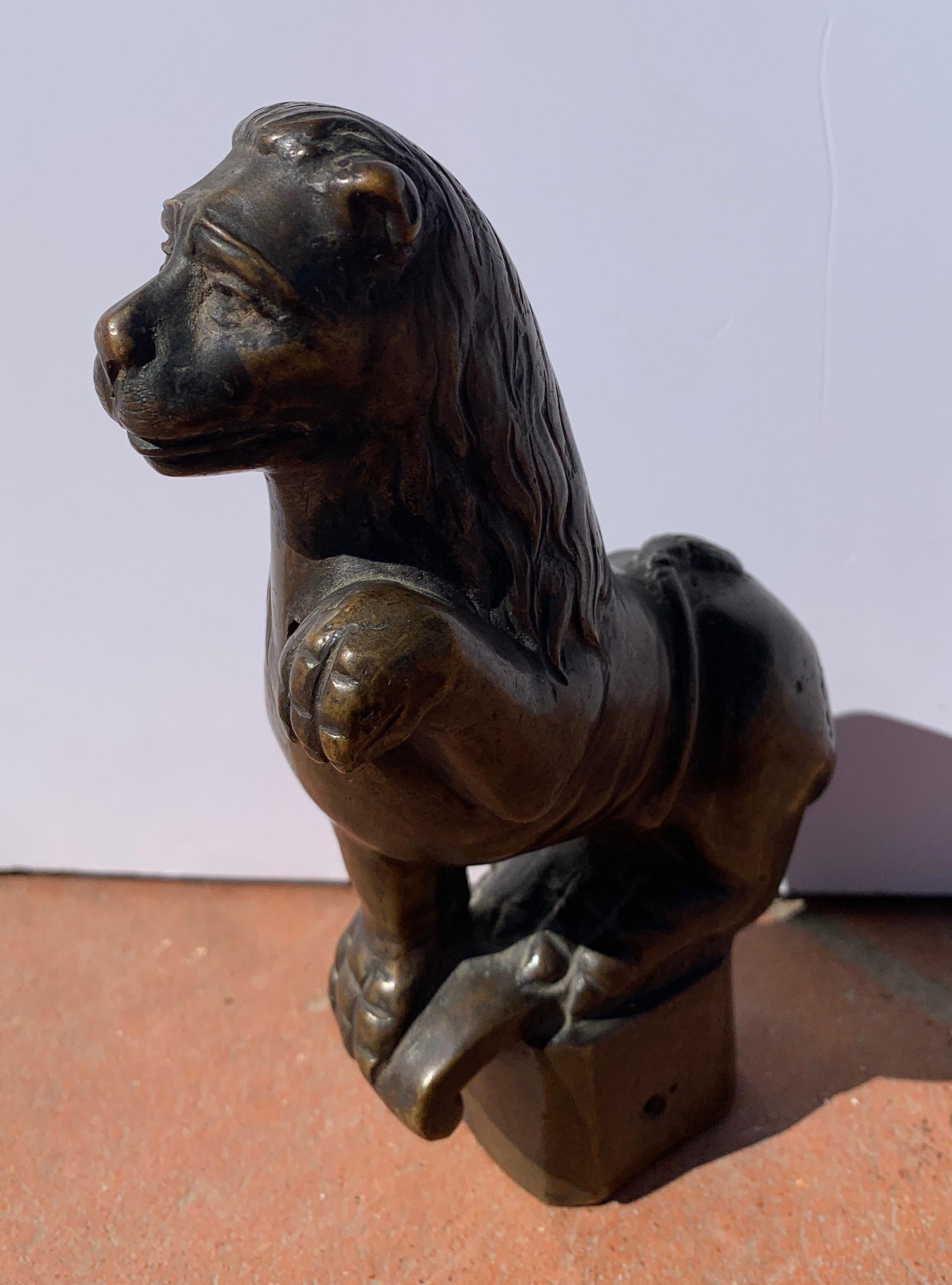Pair of 18th century Renaissance style bronze sculptures - Lions For Sale 7