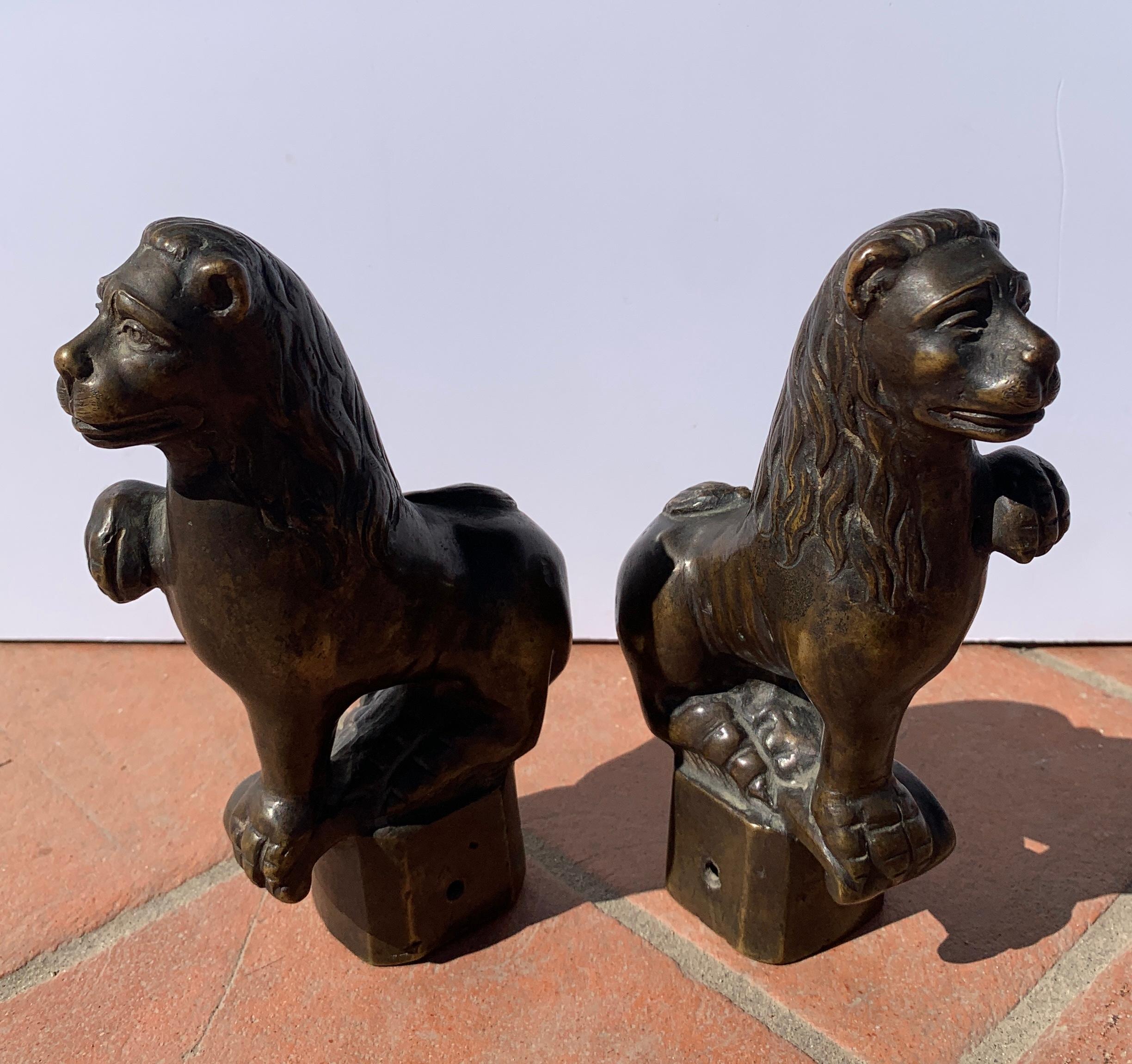 Pair of 18th century Renaissance style bronze sculptures - Lions For Sale 9