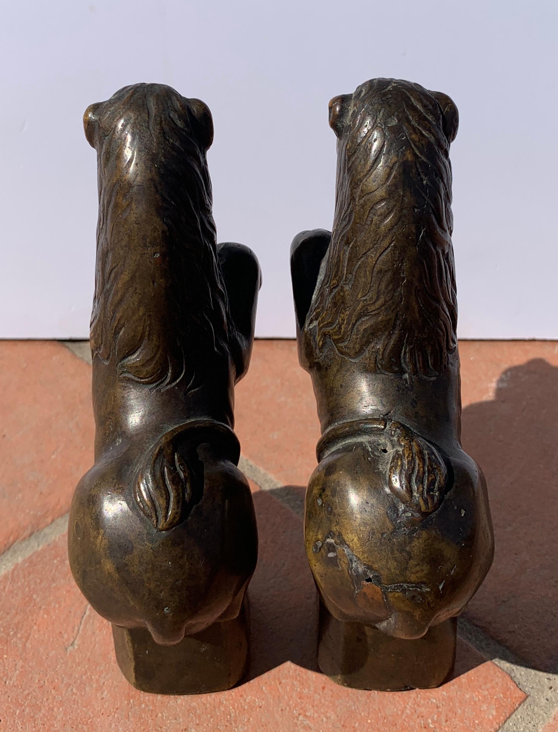 Pair of 18th century Renaissance style bronze sculptures - Lions For Sale 10