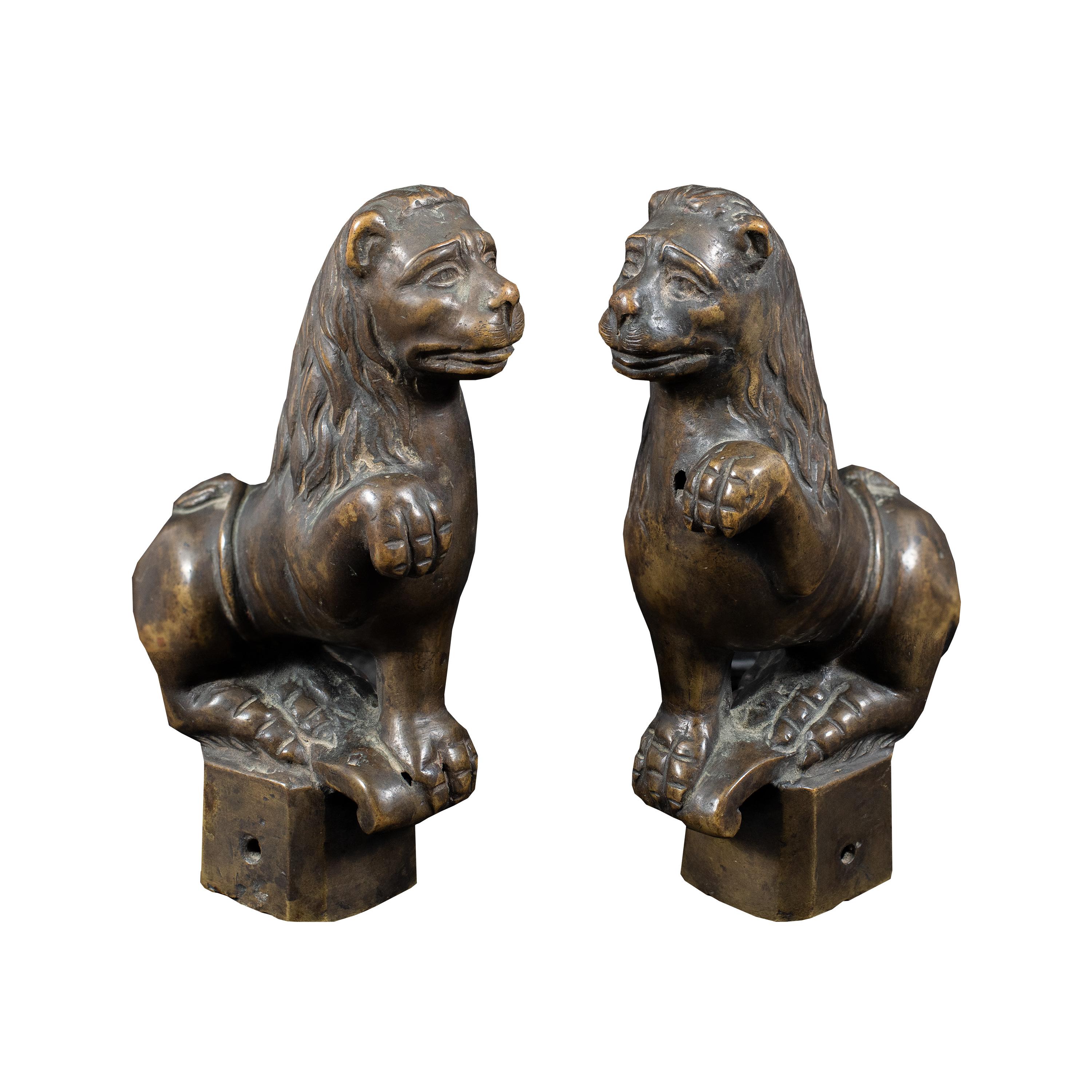 Pair of 18th century Renaissance style bronze sculptures - Lions - Sculpture by Unknown