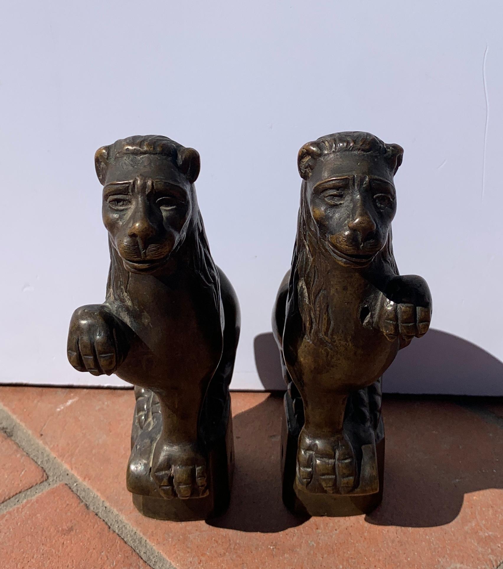 Pair of 18th century Renaissance style bronze sculptures - Lions - Baroque Sculpture by Unknown