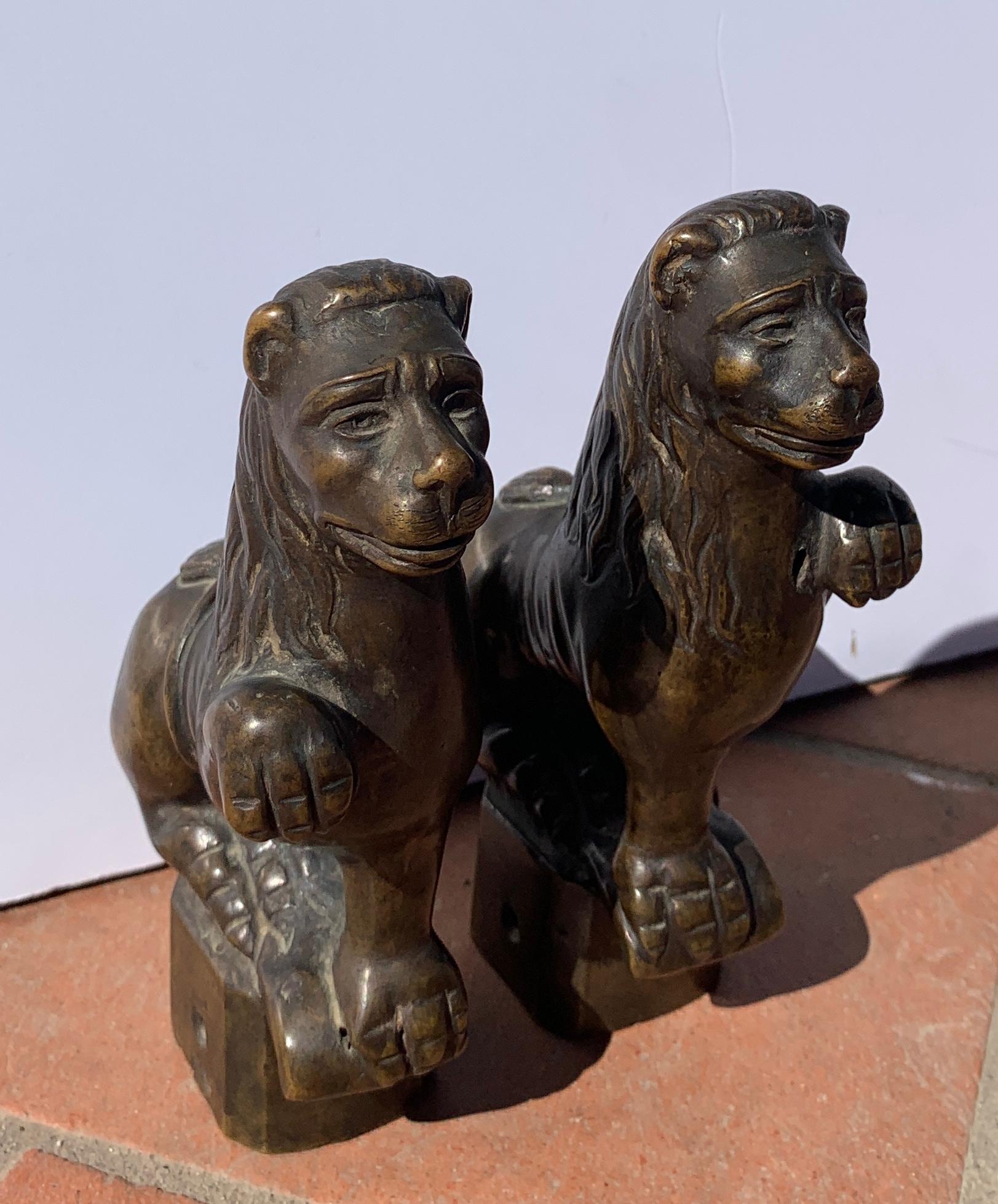 Pair of 18th century Renaissance style bronze sculptures - Lions - Gold Figurative Sculpture by Unknown