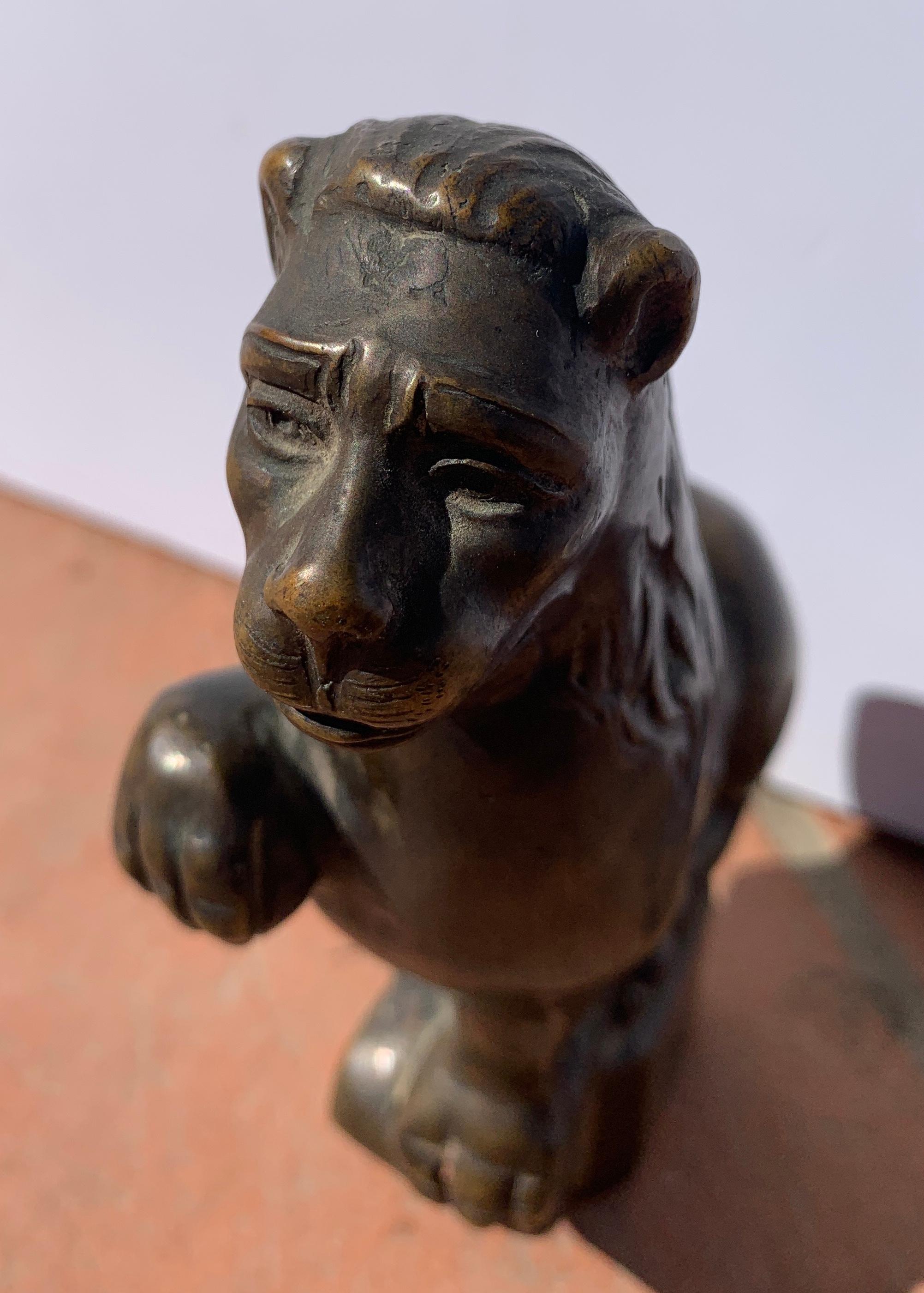 Pair of 18th century Renaissance style bronze sculptures - Lions For Sale 2