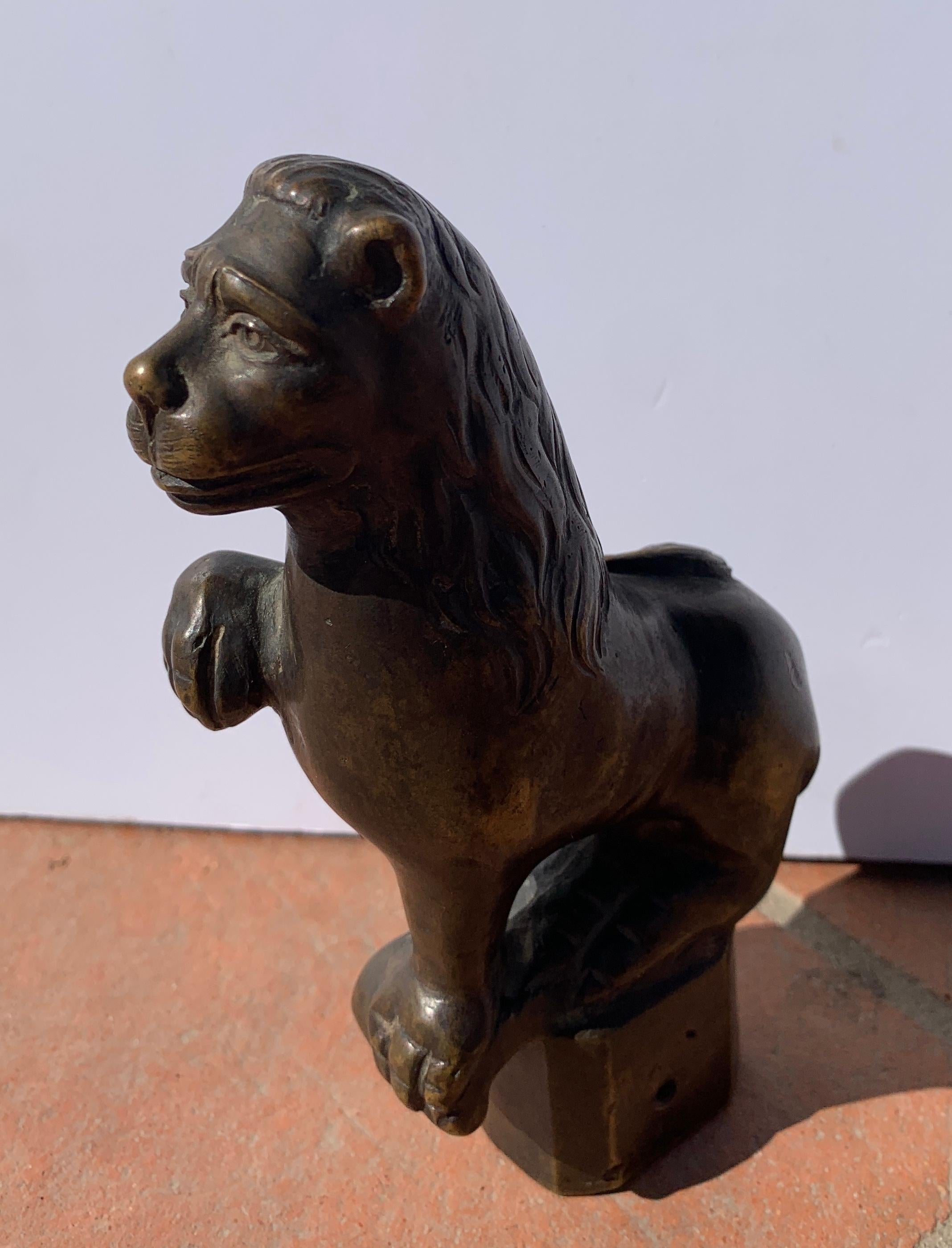 Pair of 18th century Renaissance style bronze sculptures - Lions For Sale 3