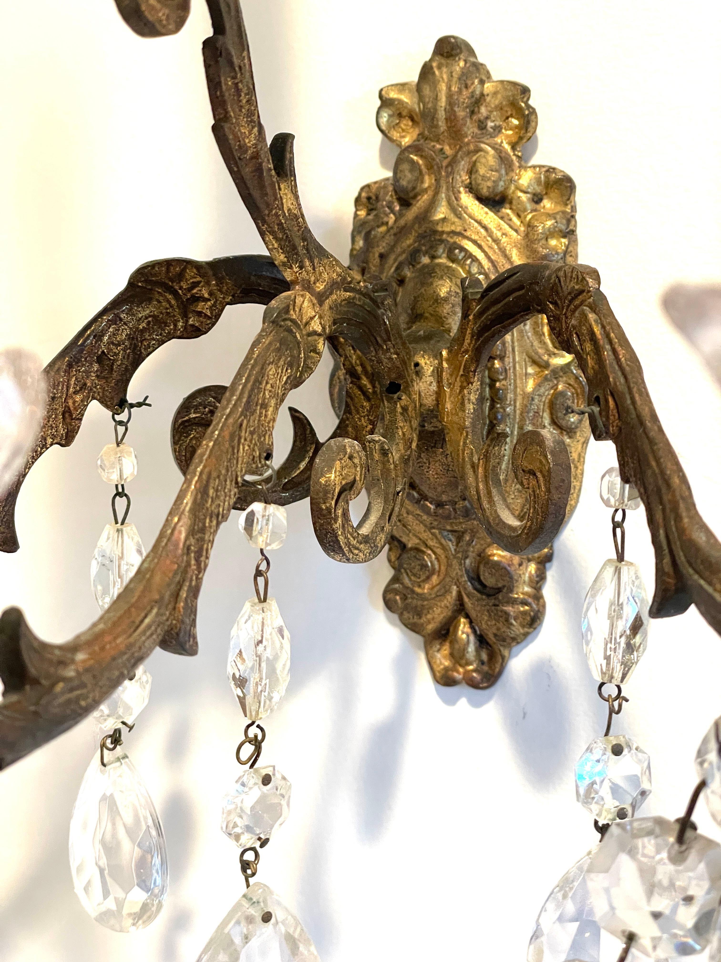 COPPIA di applique francesi del XIX secolo in ormolu e cristallo di rocca, antiche, dorate - Sculpture di Unknown