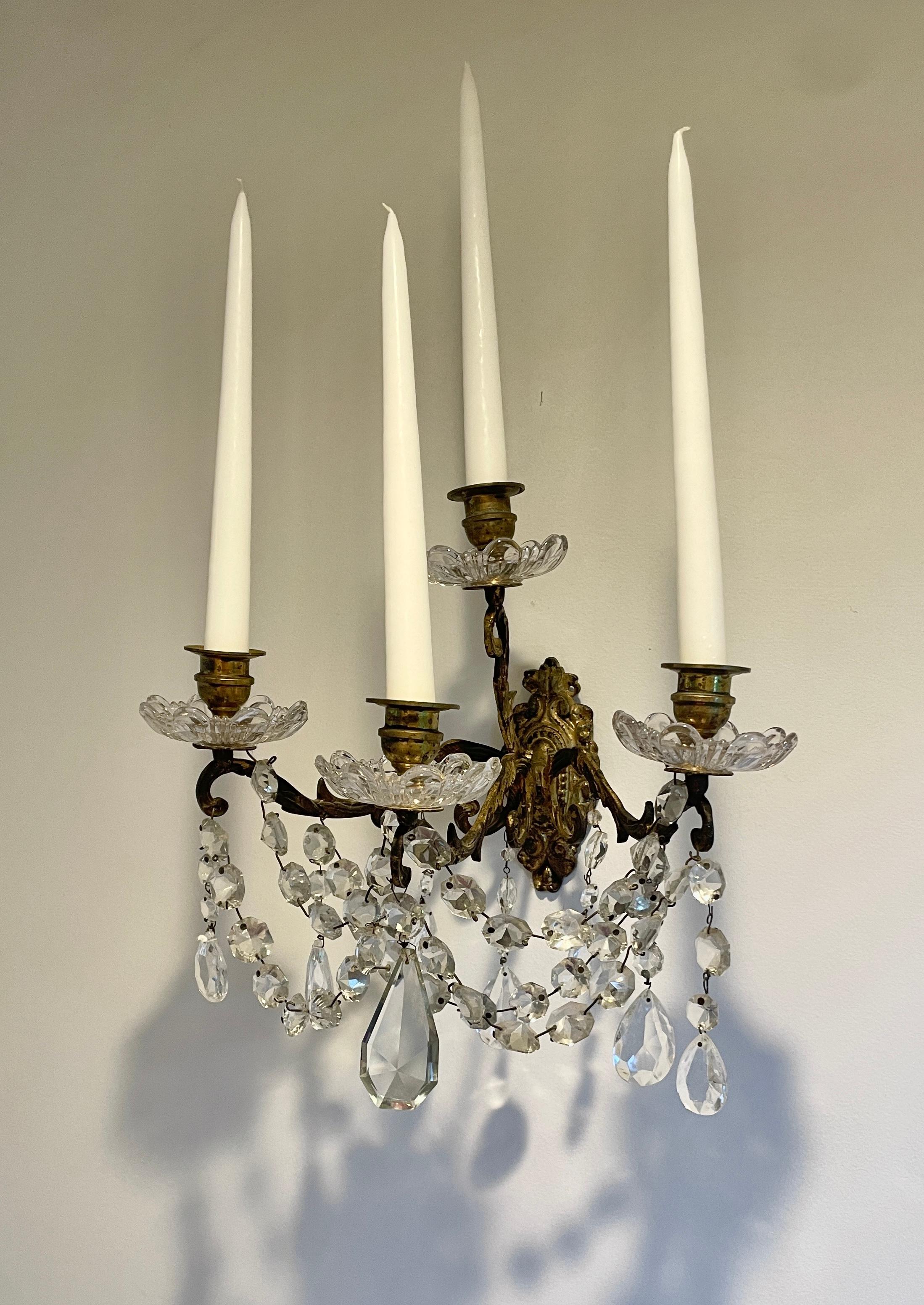 COPPIA di applique francesi del XIX secolo in ormolu e cristallo di rocca, antiche, dorate in vendita 3