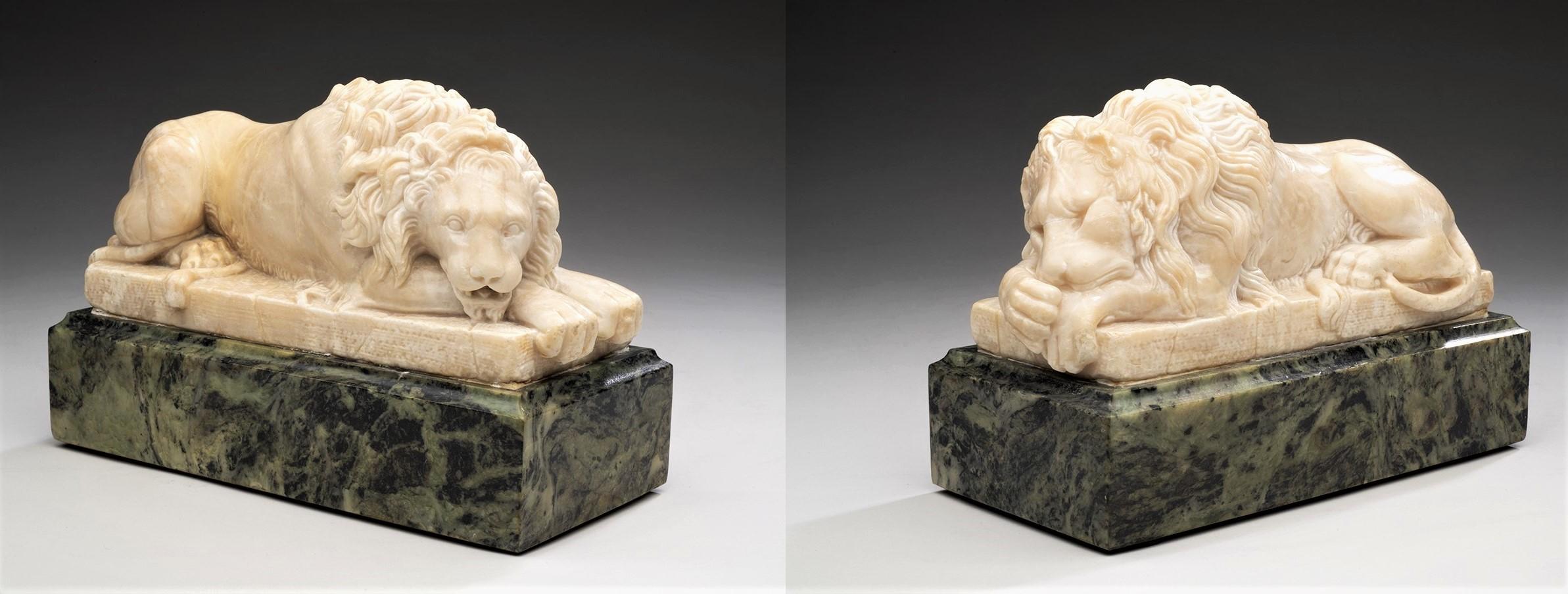 Figurative Sculpture de Unknown - Pareja de "Leones de piedra de alabastro" italianos según Antonio Canova; mediados del siglo XIX
