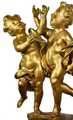 Pair of angels on a console, gilt wood, Regency era.