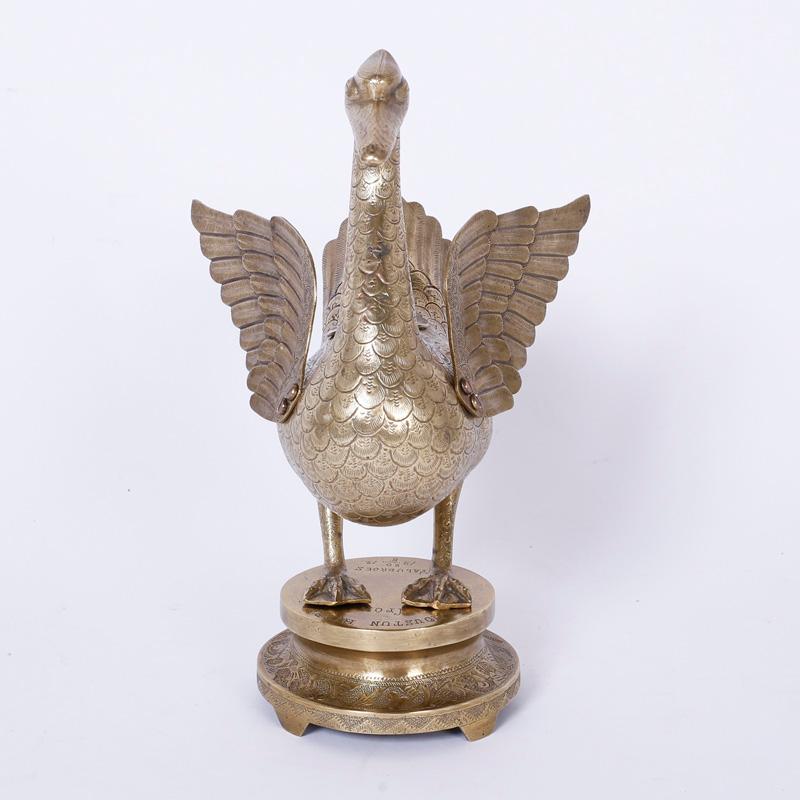 Coppia di uccelli anglo-indiani in ottone in vendita 1