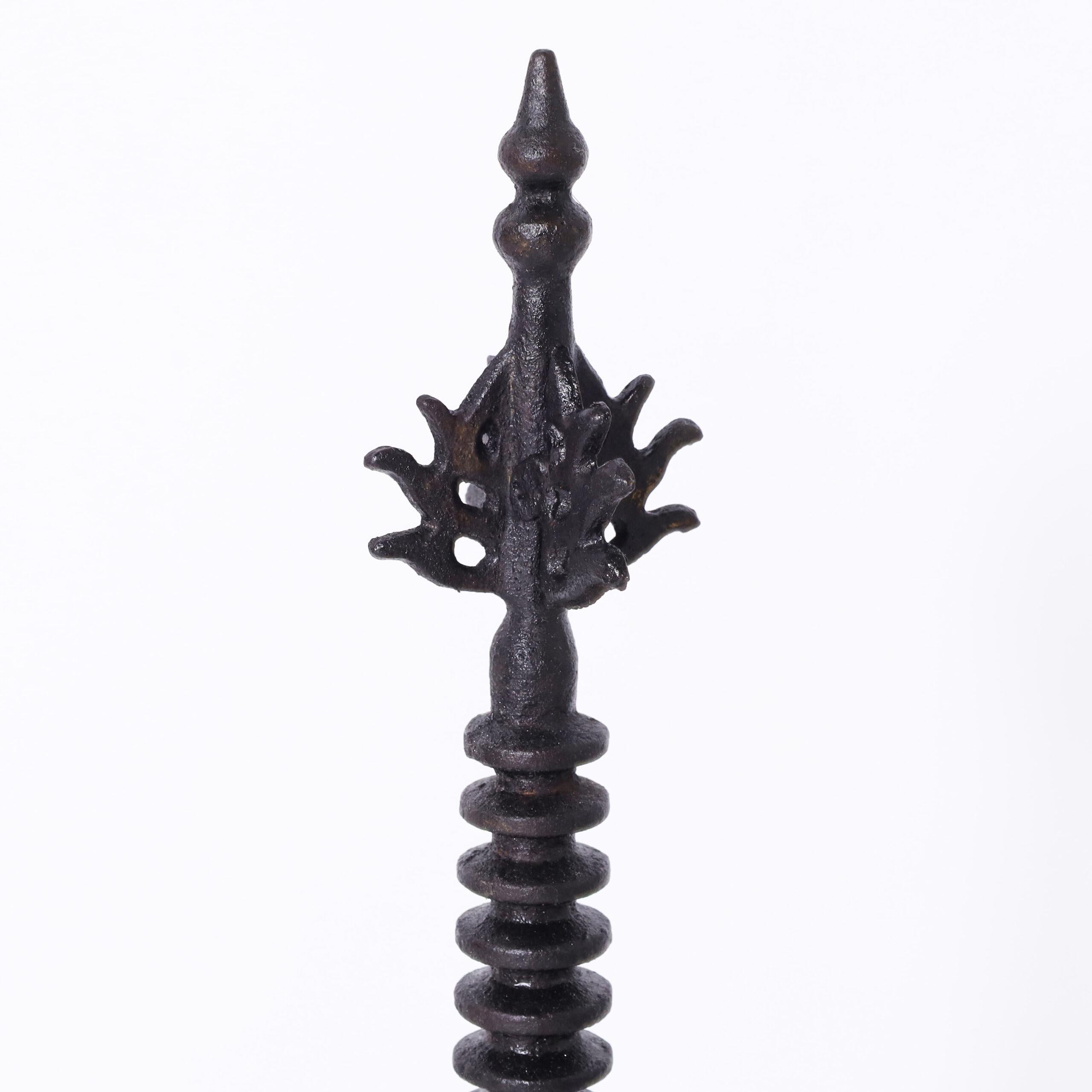 Paire de pagodes japonaises anciennes en fer - Gris Abstract Sculpture par Unknown