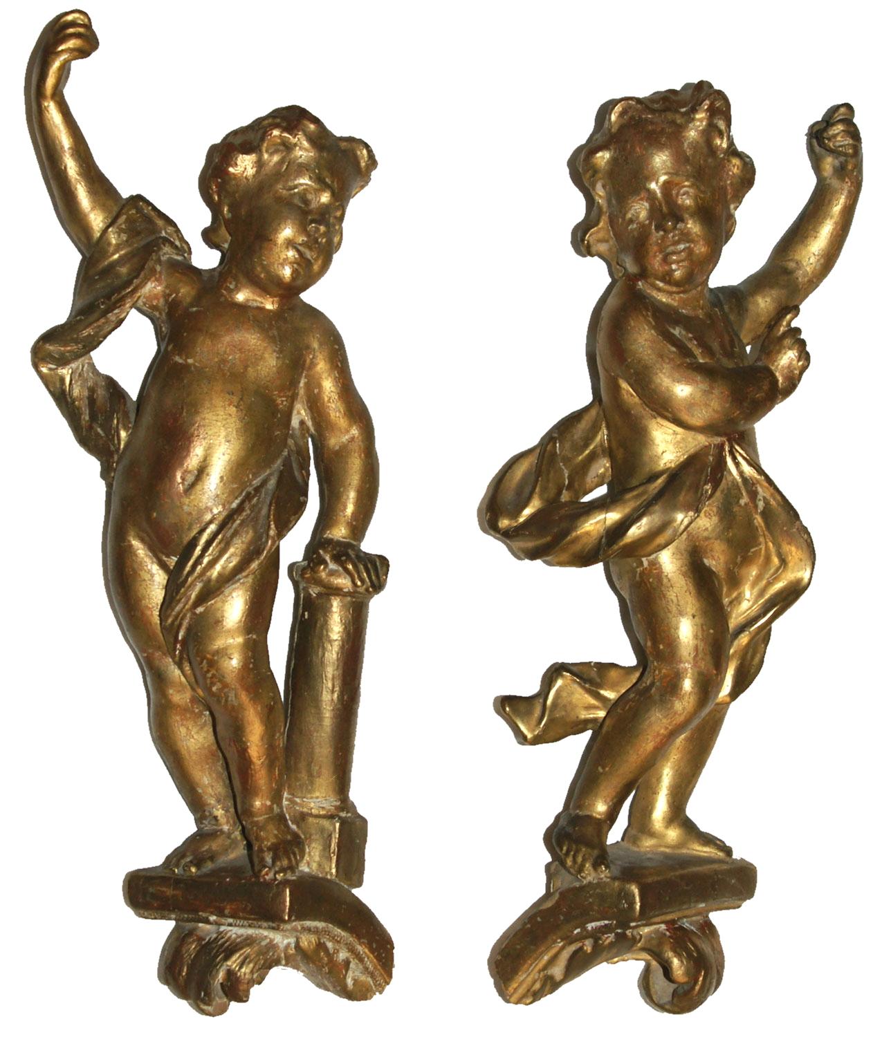Pair of Baroque Angels in Gilt Wood, early 18 th century - Sculpture by Unknown