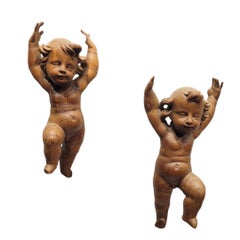 Pair of Baroque putti or triumphant angels in carved wood