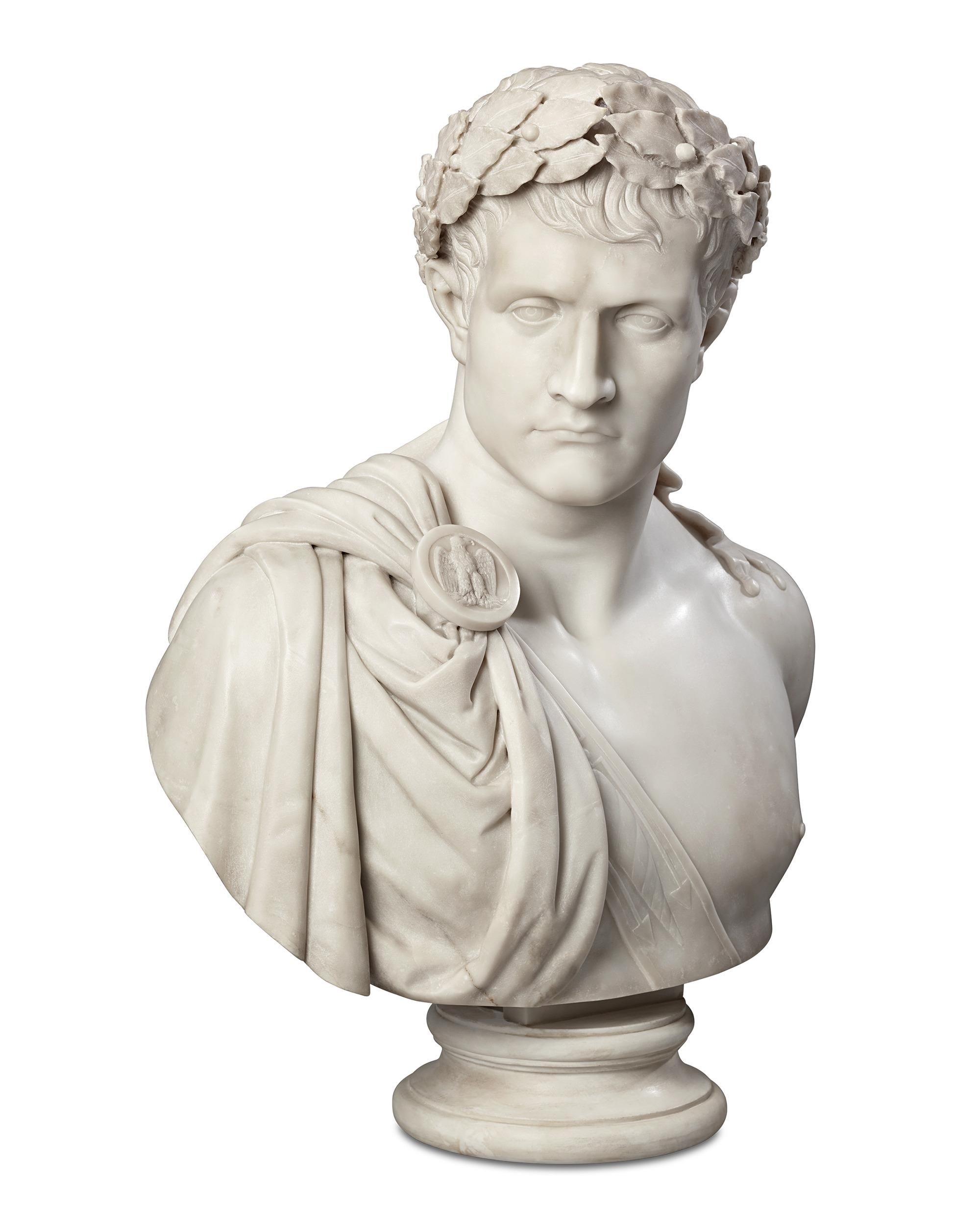 Pareja de bustos de mármol de Carrara del emperador Napoleón y la emperatriz María Luisa - Figurative Sculpture Beige de Unknown