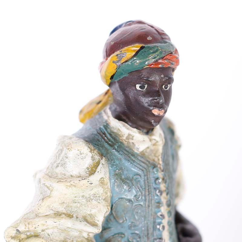 Paire de figurines orientalistes peintes à froid - Sculpture de Unknown