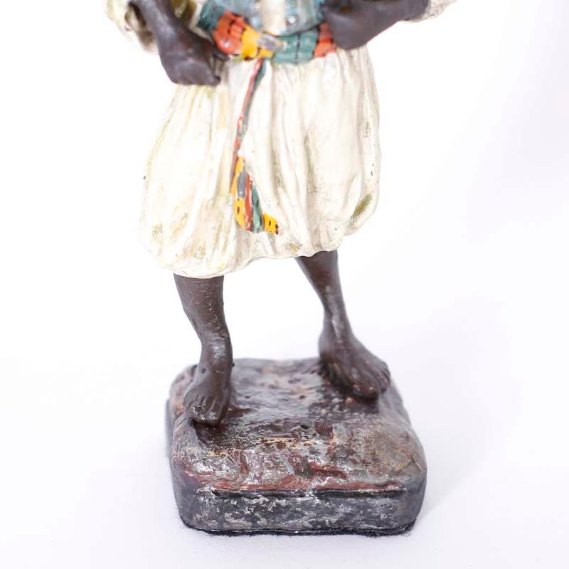 Paire de figurines orientalistes peintes à froid en vente 2