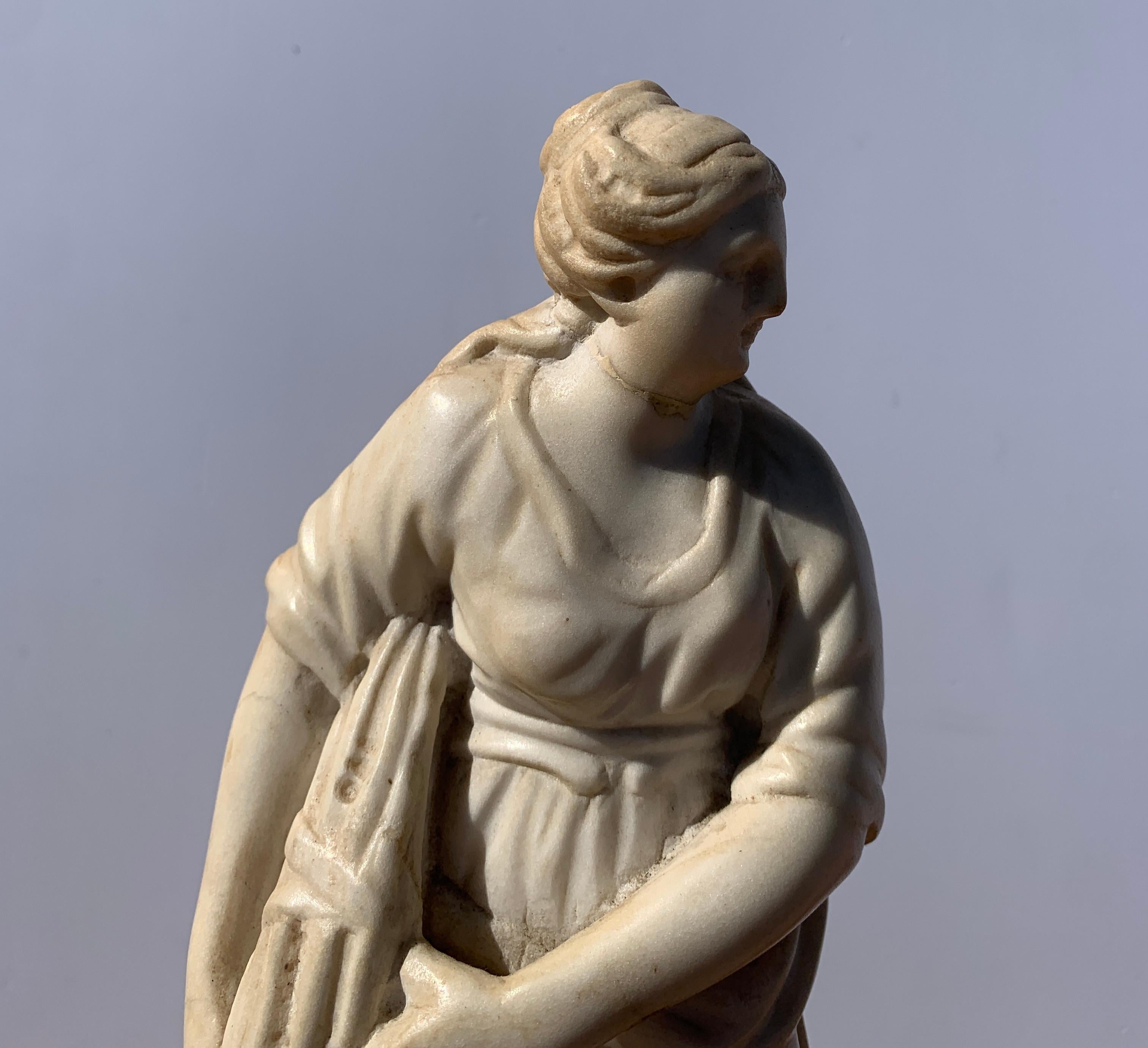 Paar Barock-Marmorskulpturen des frühen 16. Jahrhunderts - Allegorische Sommer-Winter im Angebot 9
