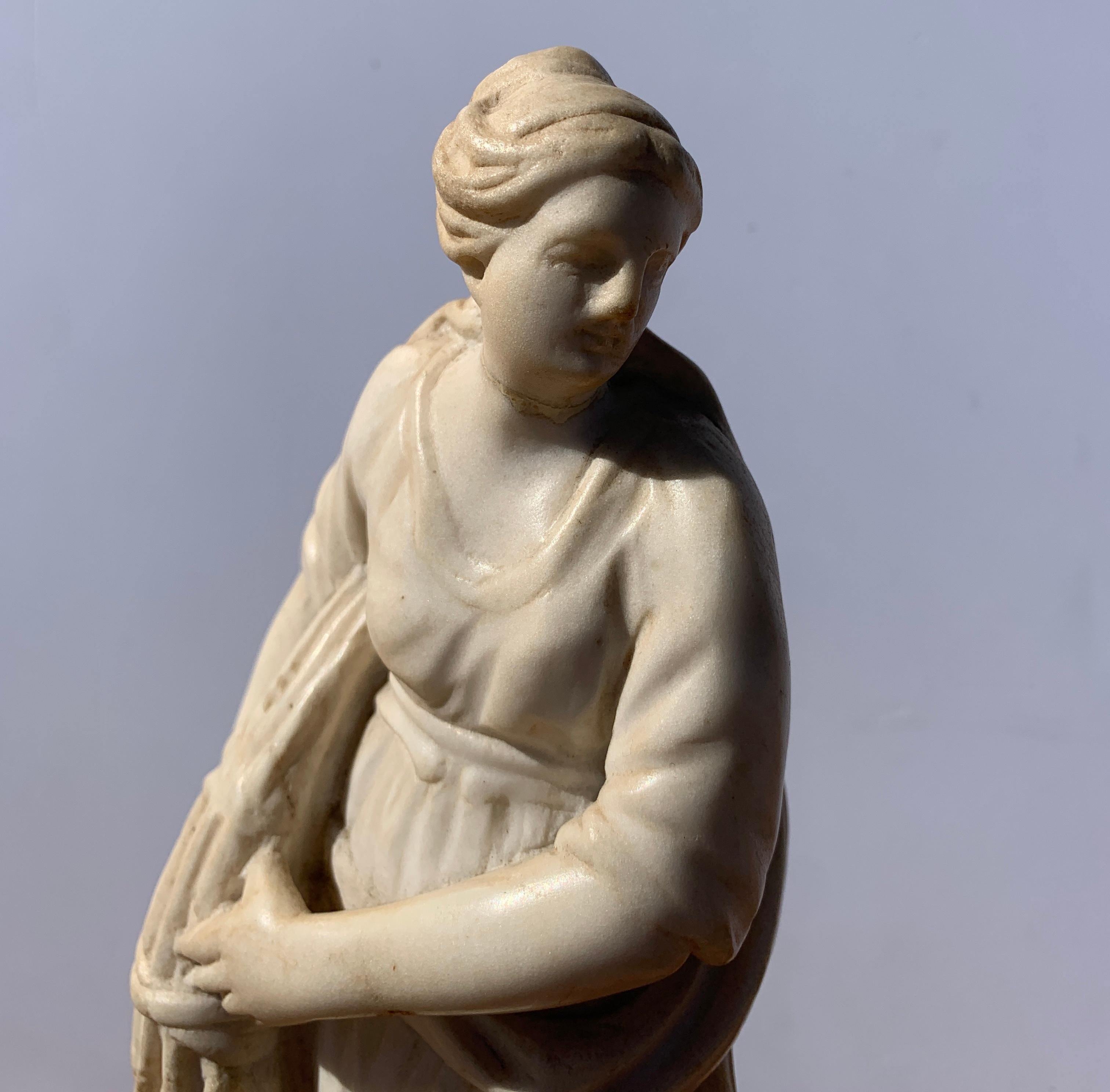 Paar Barock-Marmorskulpturen des frühen 16. Jahrhunderts - Allegorische Sommer-Winter im Angebot 10
