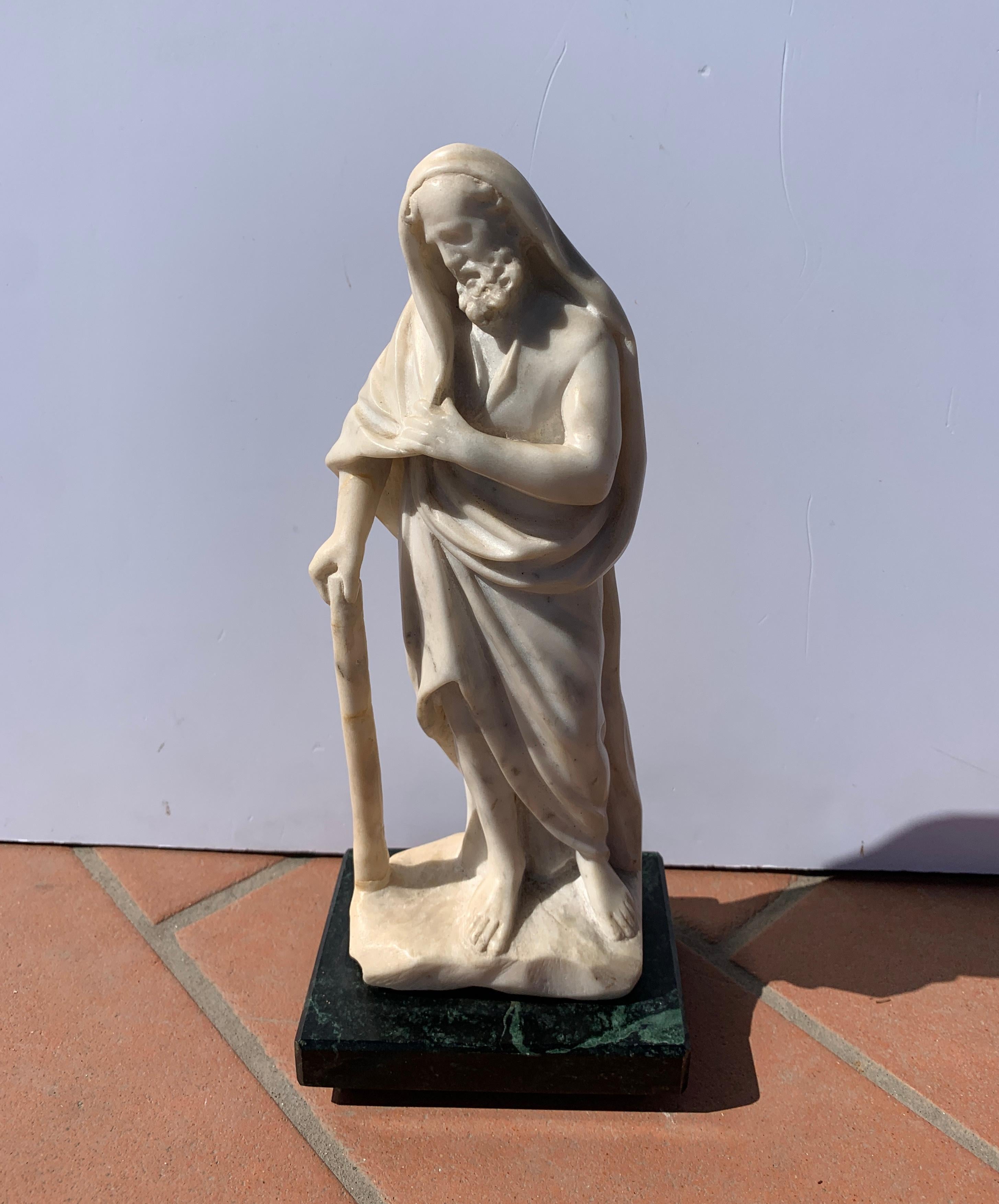 Paar Skulpturen aus weißem Marmor - Allegorie von Sommer und Winter. Italien, frühes 17. Jahrhundert.

13 x 10 x H 30 cm mit Sockel, 11 x 9 x H 28 cm ohne Sockel.

Ganz aus weißem Marmor geschnitzt, auf Sockeln aus grünem Marmor ruhend.


- Dieser