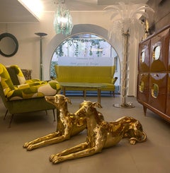 Pareja de Elegantes Esculturas de Latón de Perros Galgos