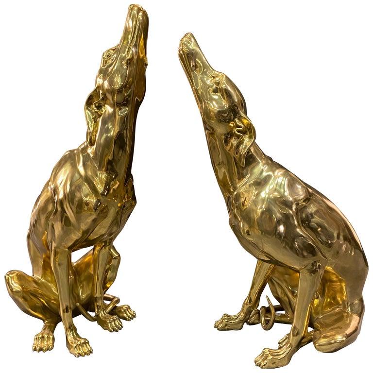 Paire d'élégantes sculptures de chiens en bronze doré - Sculpture de Unknown