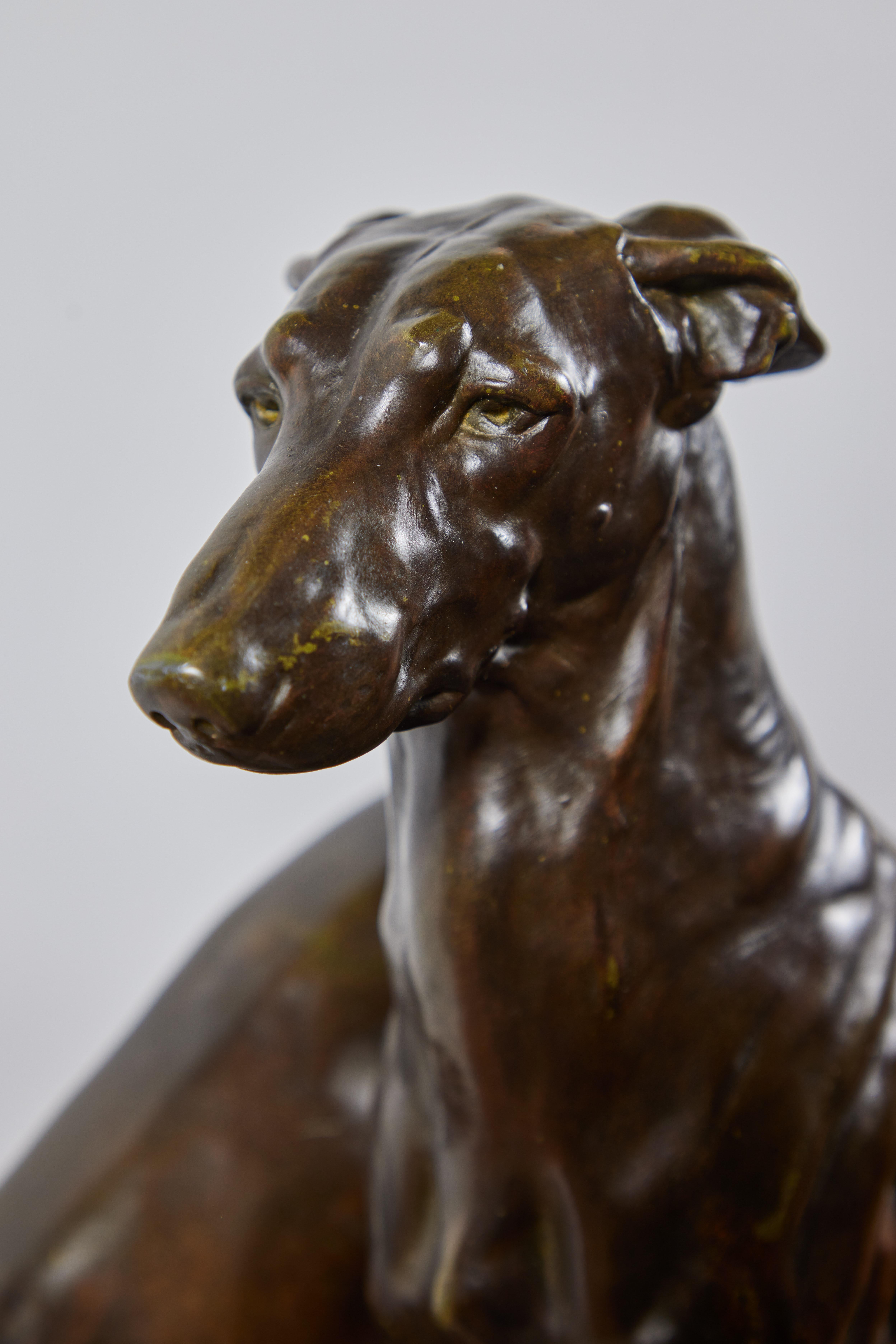Paire de chiens de chasse français en bronze moulé en vente 4