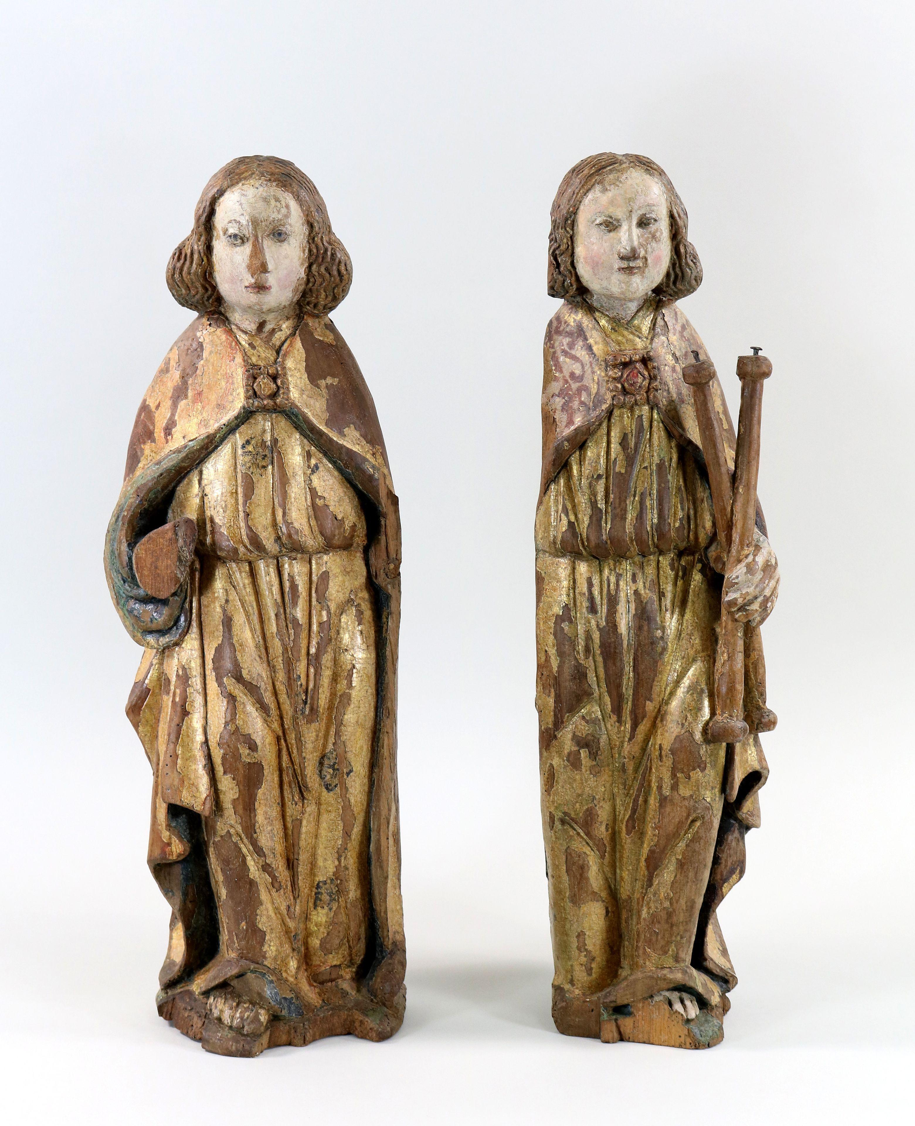 Unknown Figurative Sculpture - Pair of gilt and polychrome wood angels circa 1500