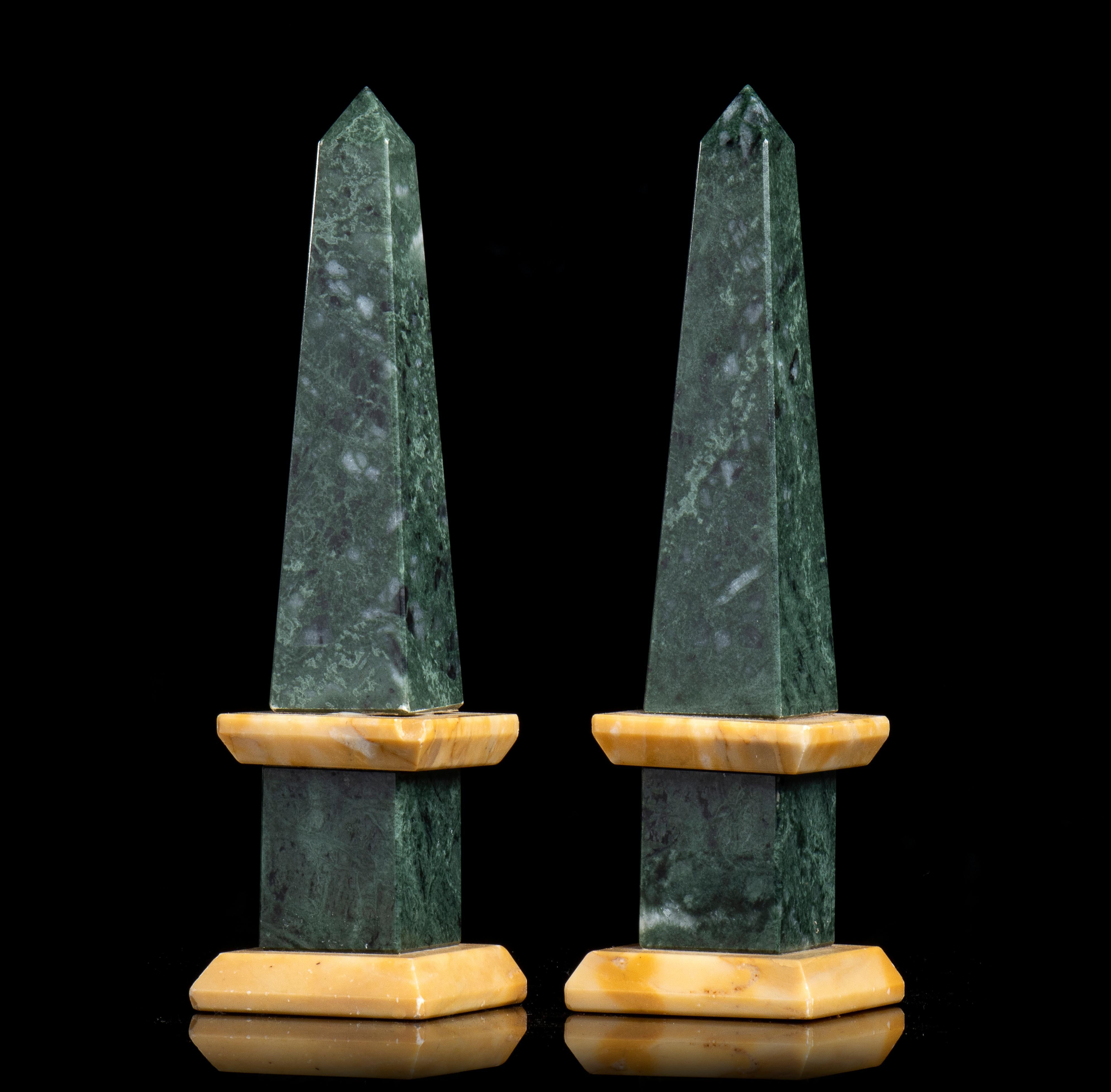 an elegant pair of grand tour sculptured obelisks, carved in a warm and elegant green marble with two squared three orders bases carved in a Siena Yelllow Marble. The two marble used are a classical example of elegance and traditionally used in