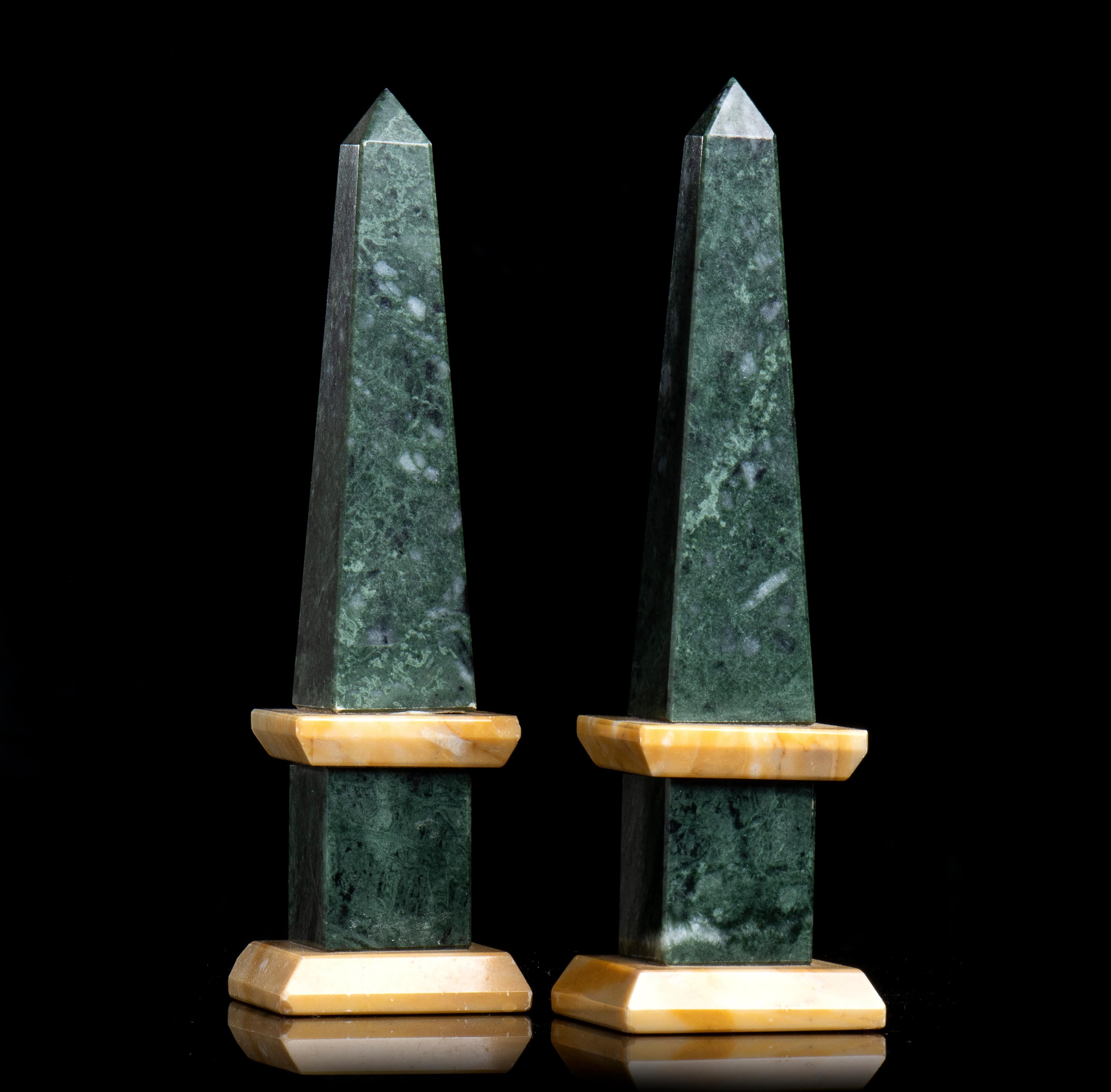 Pair Of Green And Yellow Marble Grand Tour Obelisks Sculptures Classical Style  For Sale 2