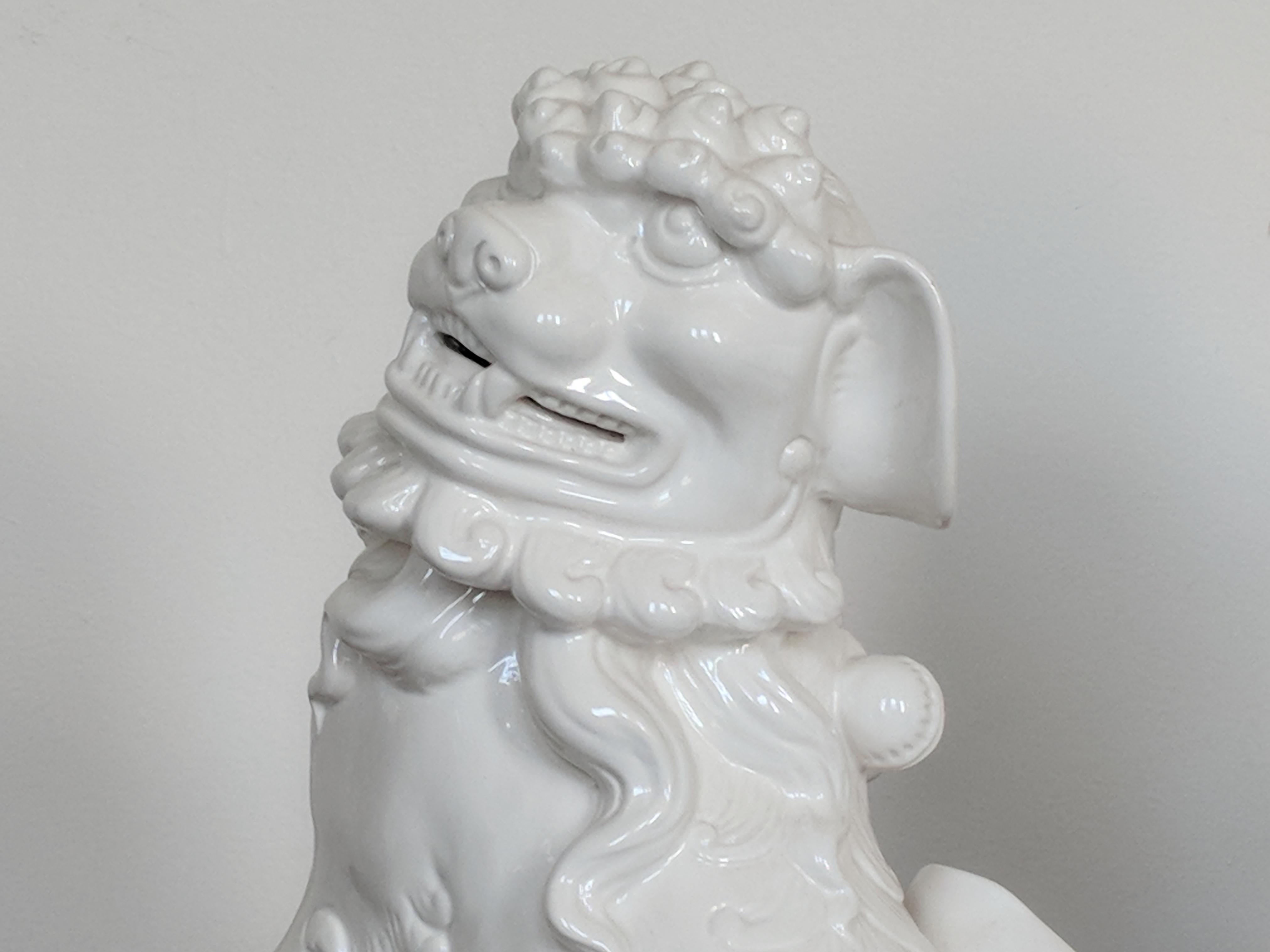Pair of Italian White Ceramic Foo Dogs - Sculpture by Unknown
