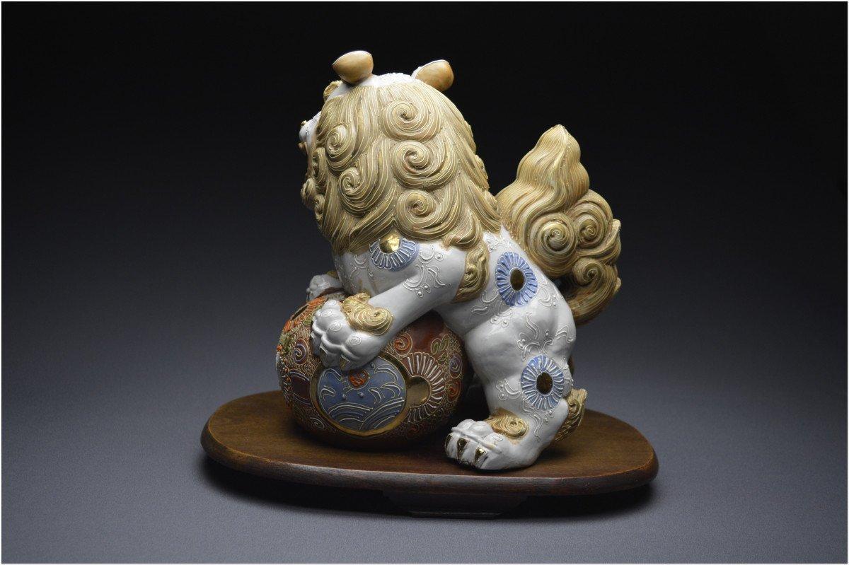 Pair of Japanese Buddhist, Meiji Period Foo-Dogs from the Satsuma Kilns, 19th C. For Sale 3