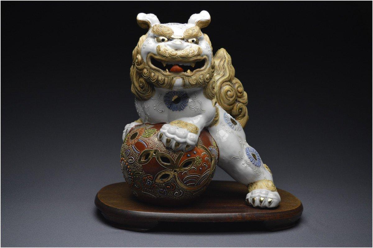 Paar japanische buddhistische Foo-Dogs aus der Meiji-Periode; Satsuma Kilns, 19. Jahrhundert – Sculpture von Unknown