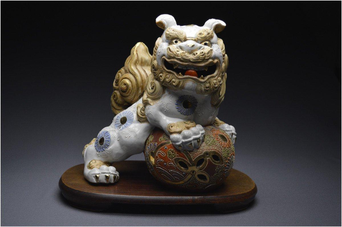 Paar japanische buddhistische Foo-Dogs aus der Meiji-Periode; Satsuma Kilns, 19. Jahrhundert (Sonstige Kunststile), Sculpture, von Unknown
