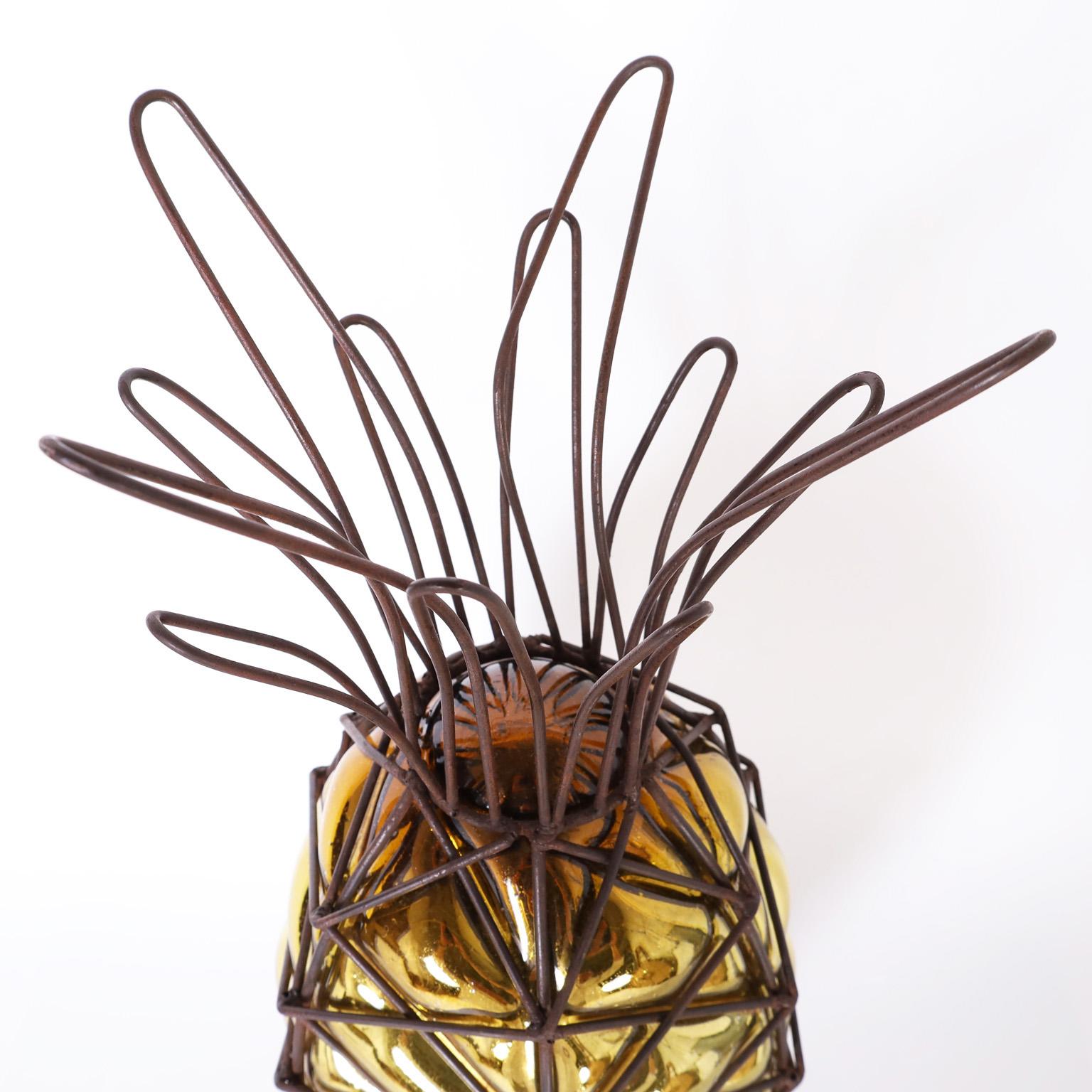 Coppia di ananas in metallo e vetro di metà secolo - Sculpture Arte popolare di Unknown