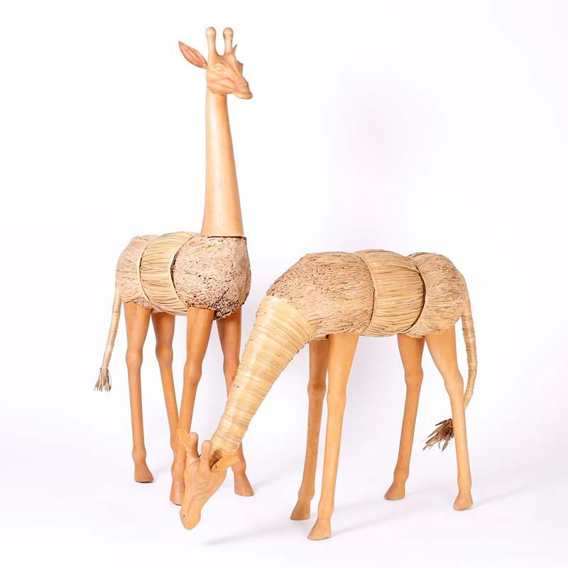 Paire de sculptures de girafe scandinaves du milieu du siècle dernier - Sculpture de Unknown