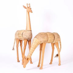 Paire de sculptures de girafe scandinaves du milieu du siècle dernier
